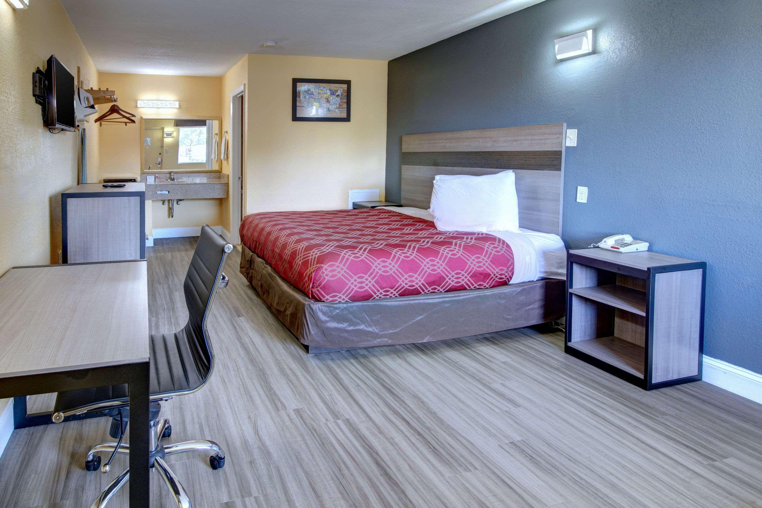 Econo Lodge at Military Circle — photo 3