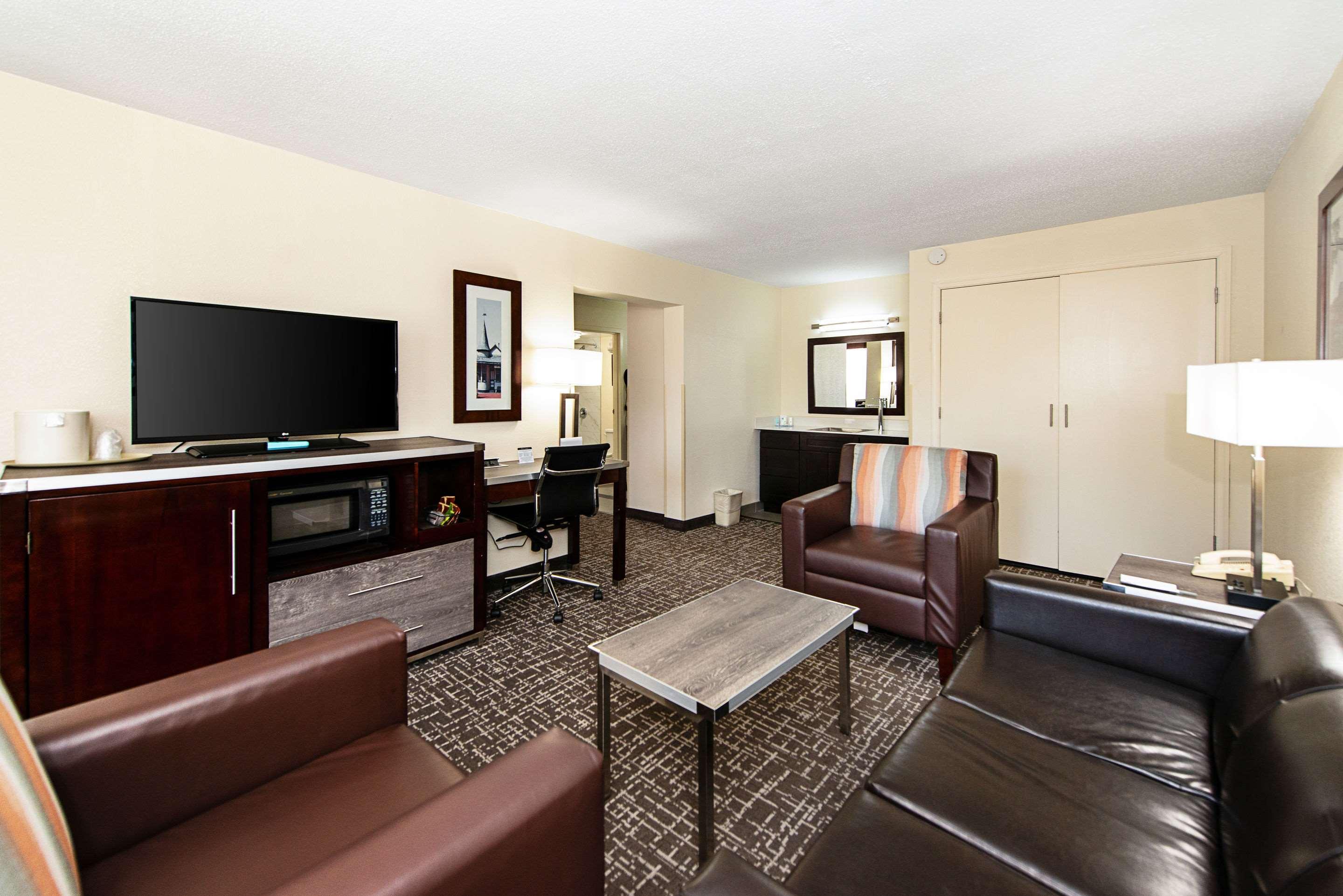 Clarion Inn & Suites New Hope-Lambertville — photo 4