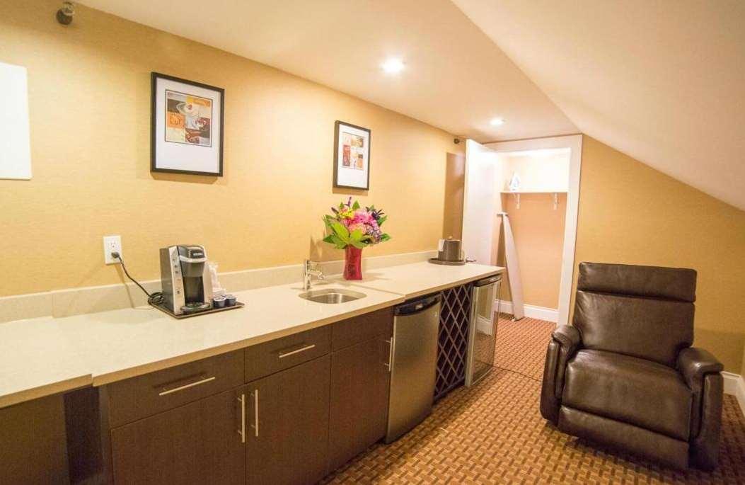 Abercorn Inn Vancouver Airport — photo 4
