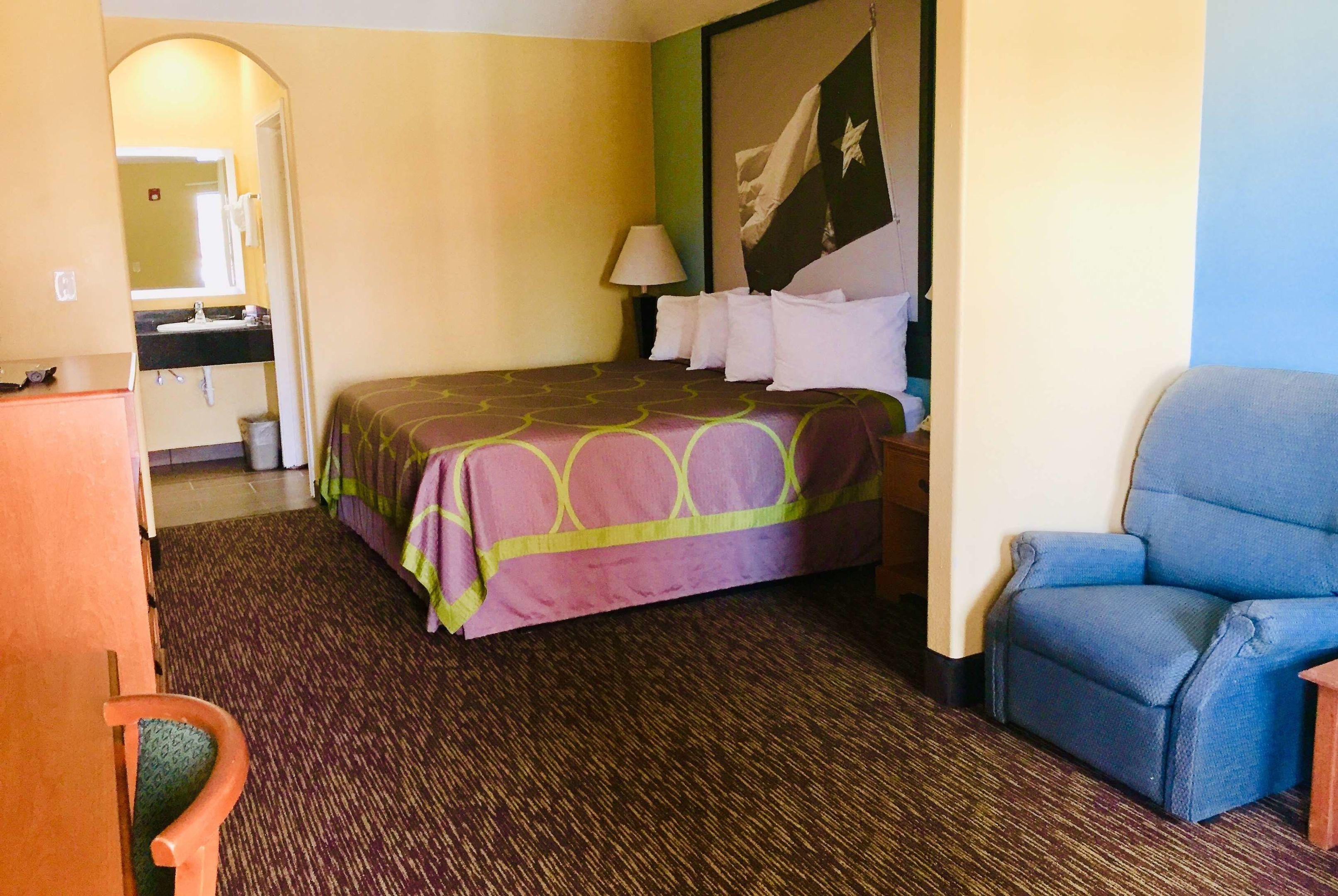 Super 8 by Wyndham Montgomery/ Lake Conroe — photo 5