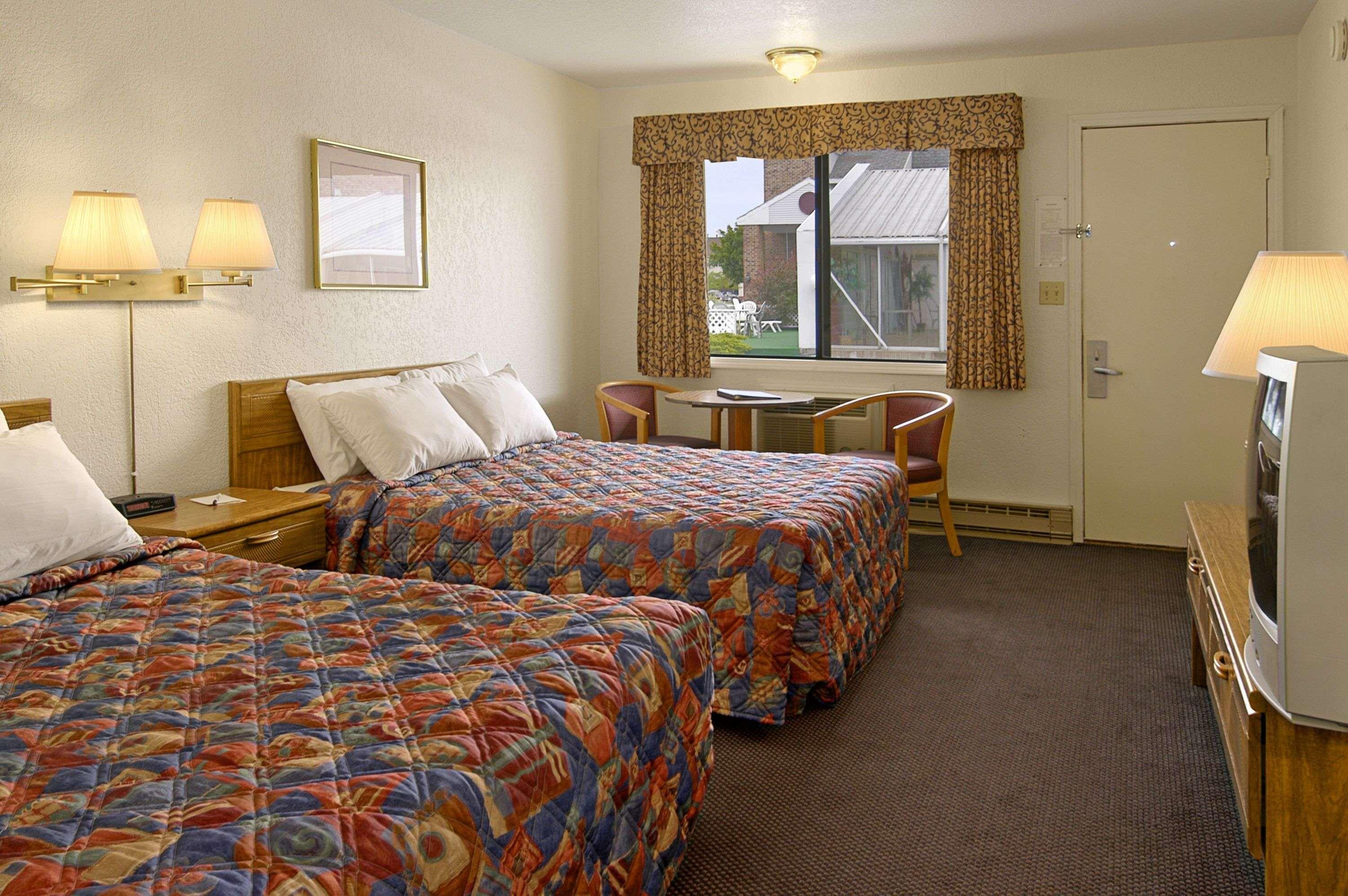 Days Inn Mackinaw City/Lakeview — photo 4