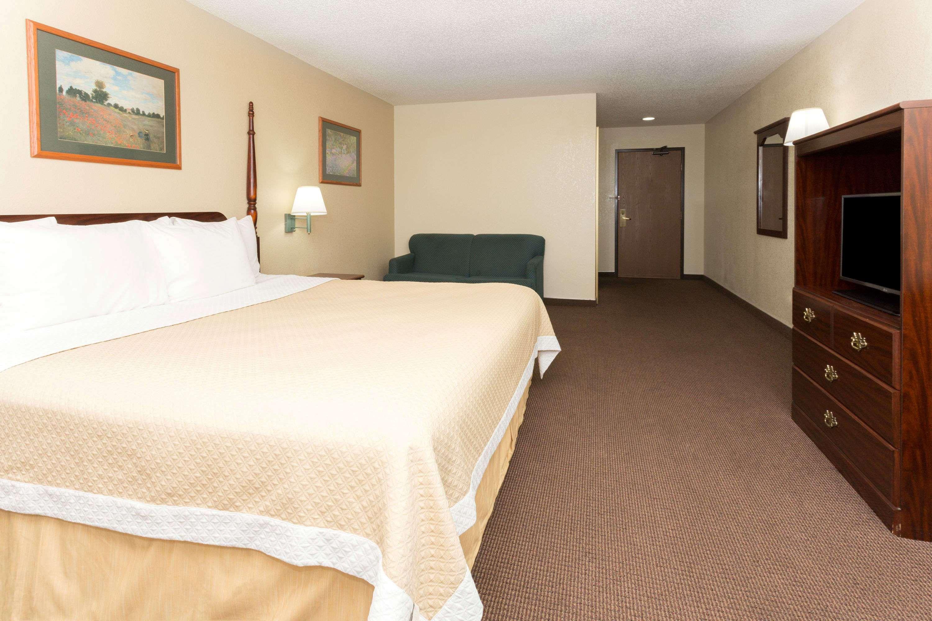 Days Inn Colorado Springs Airport — photo 4