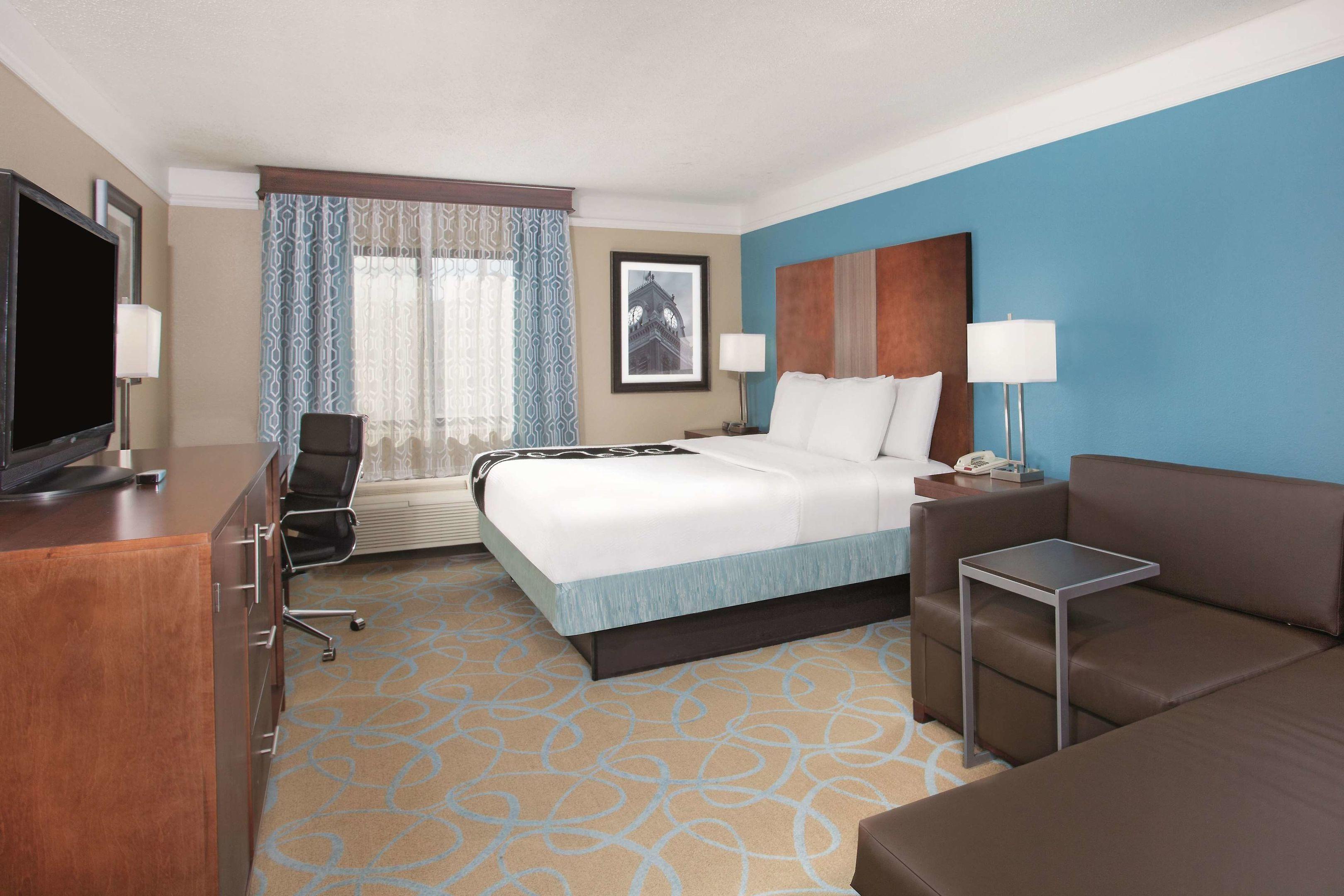 La Quinta Inn & Suites Elizabethtown — photo 5