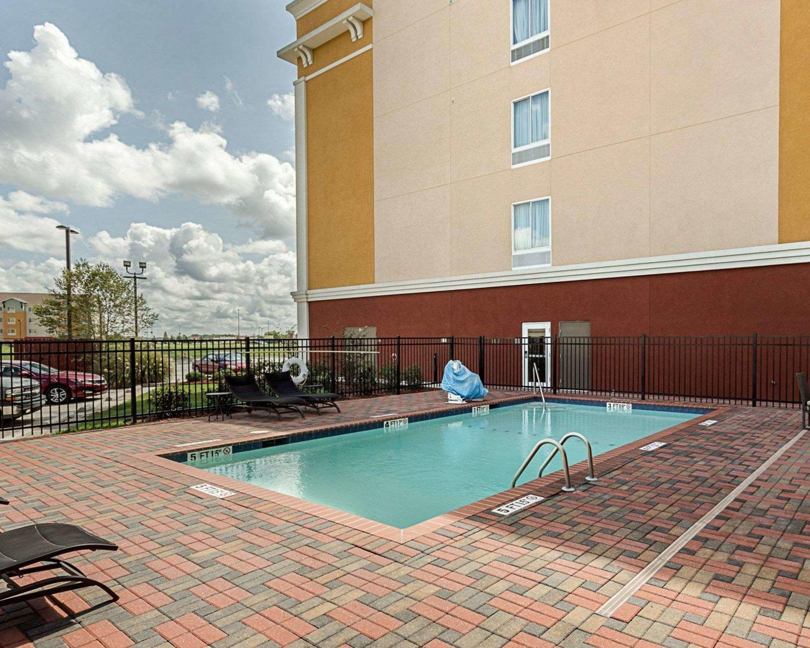 Comfort Suites — photo 5