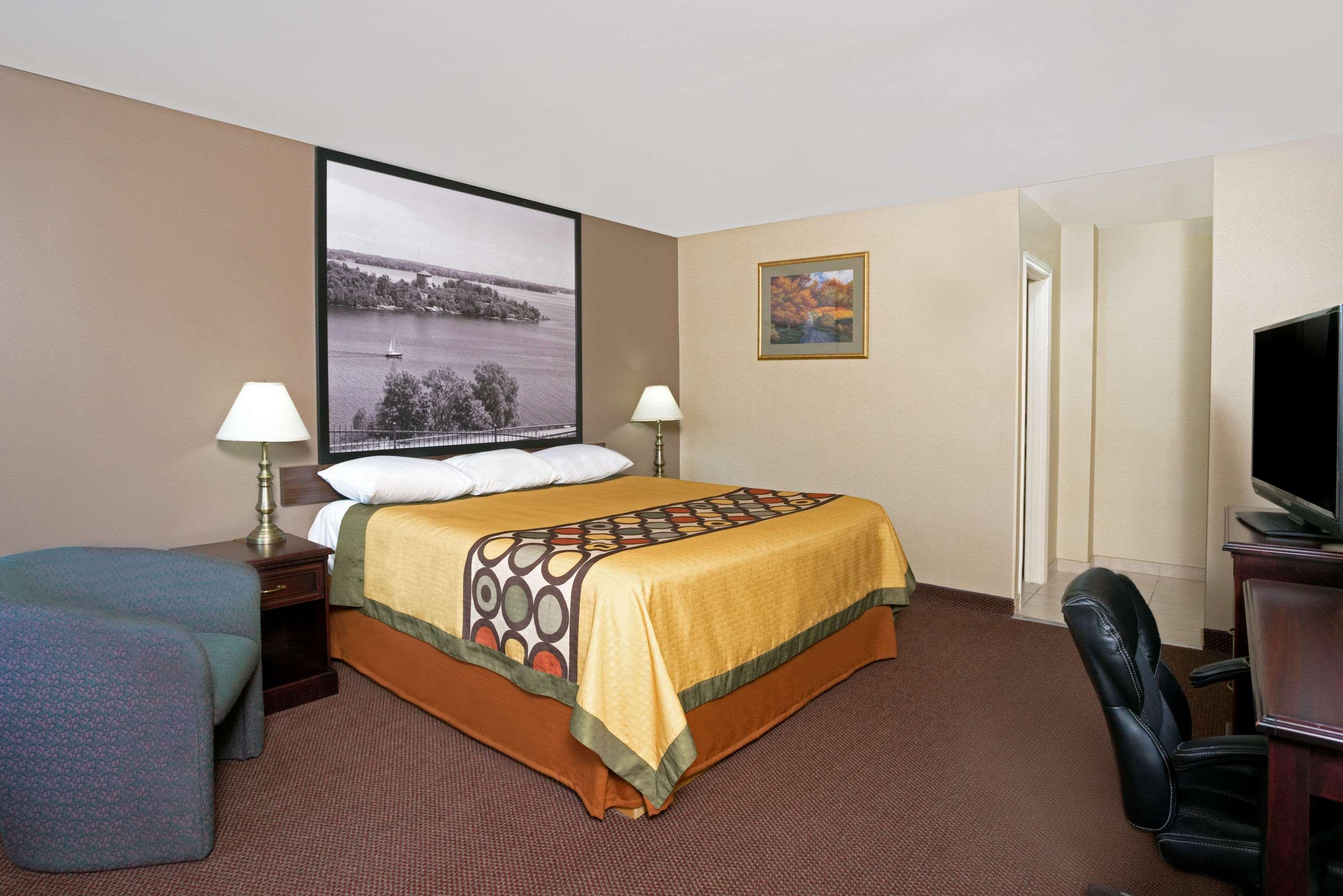 Super 8 by Wyndham Kingston — photo 3