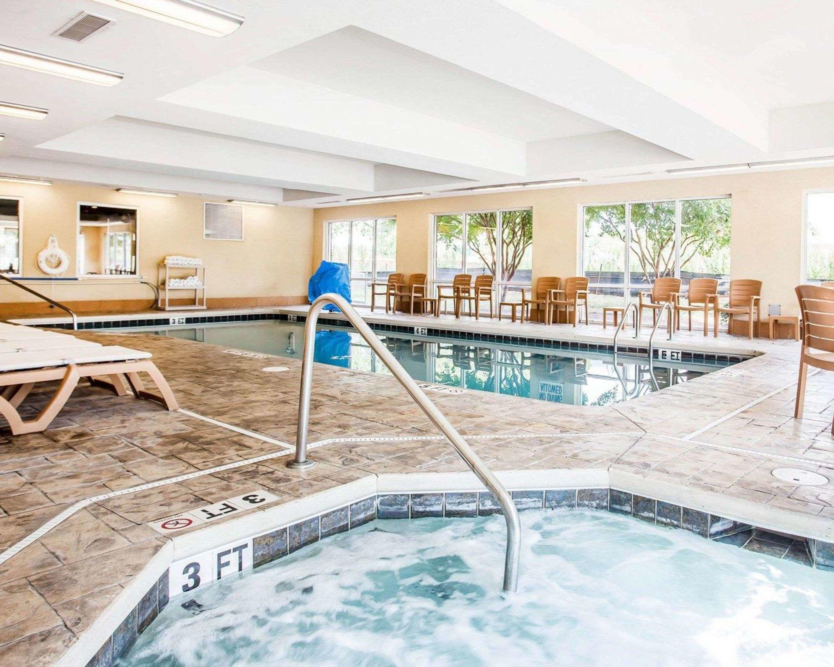 Comfort Suites — photo 5