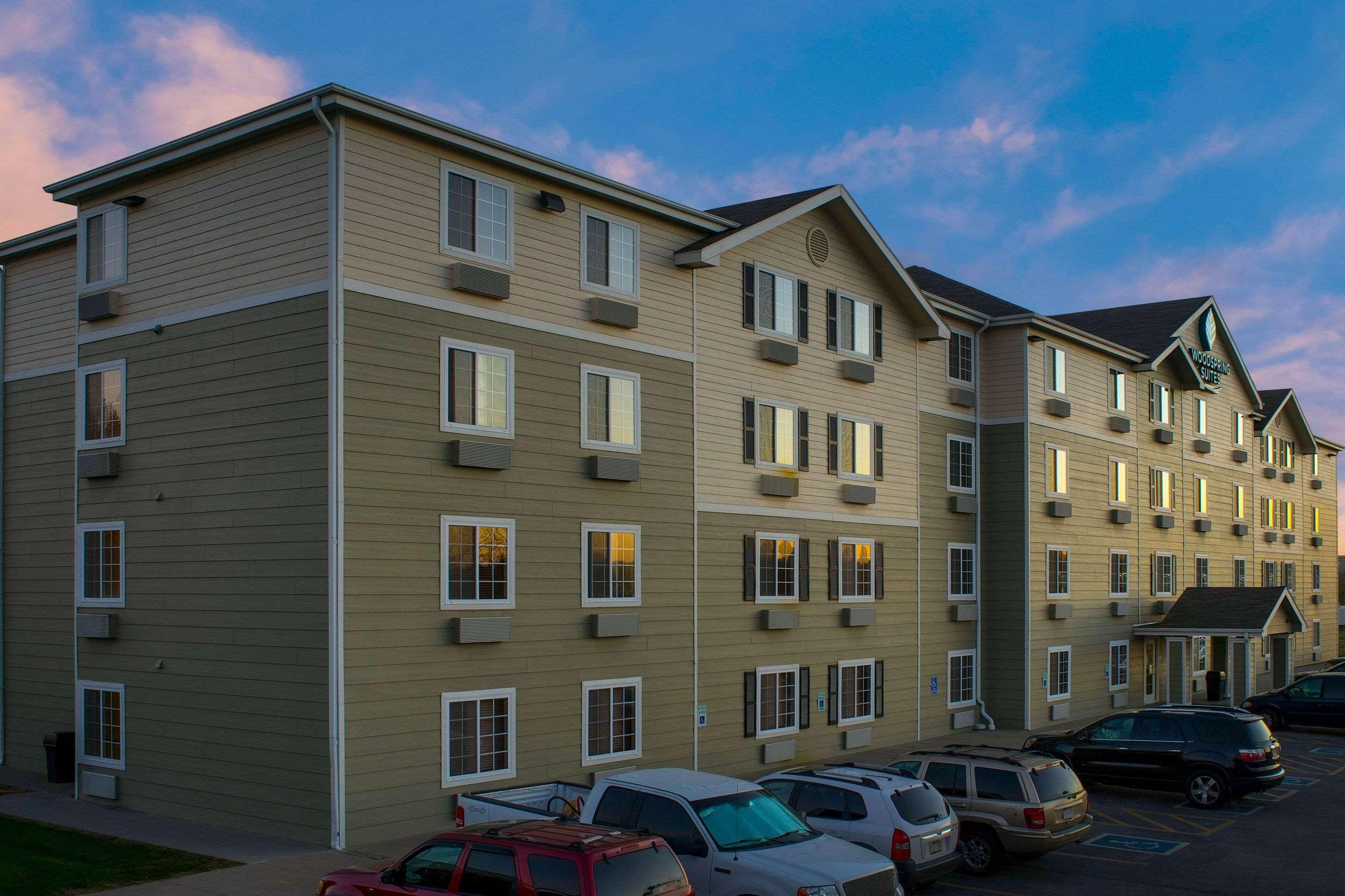 WoodSpring Suites Omaha — photo 4