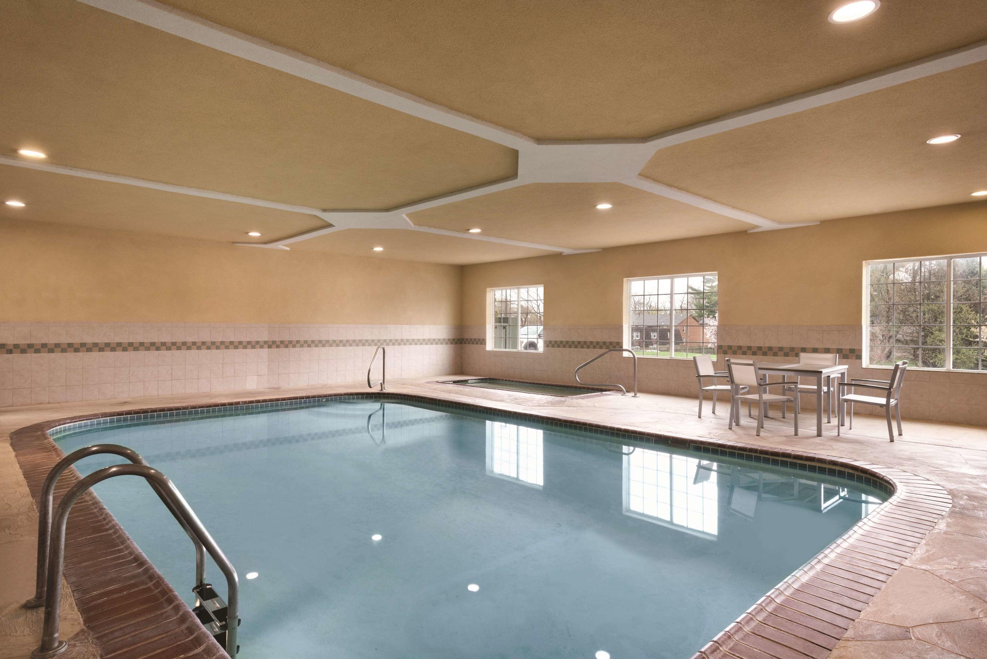 Country Inn & Suites by Radisson, Valparaiso, IN — photo 3