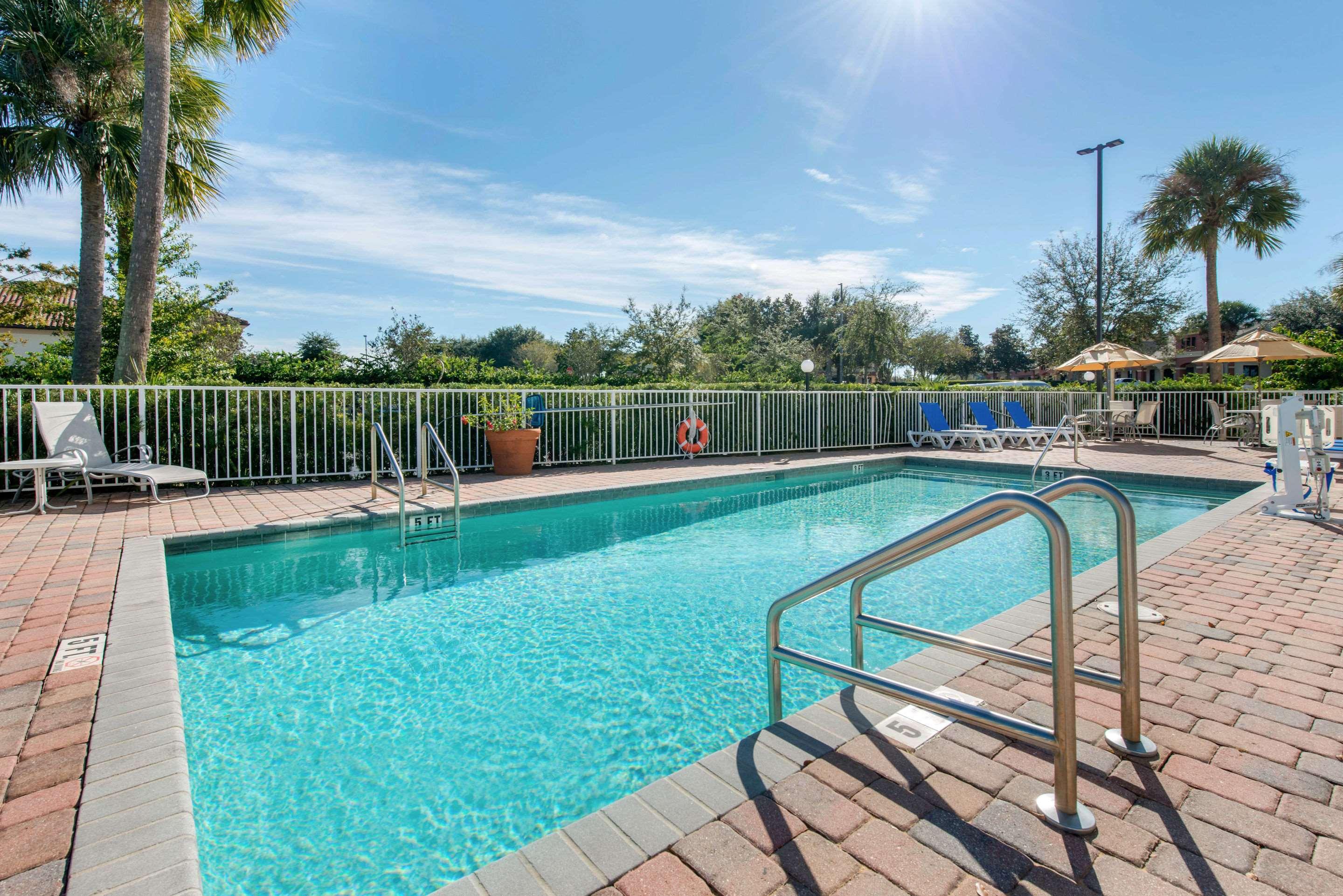Comfort Inn & Suites — photo 4