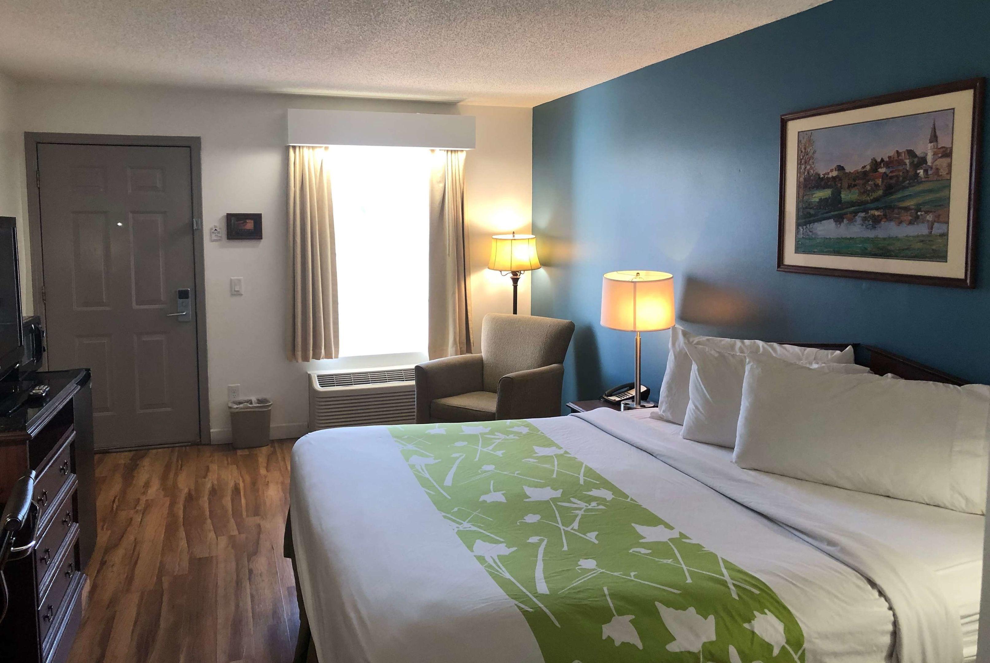 Baymont by Wyndham Roanoke Rapids — photo 4