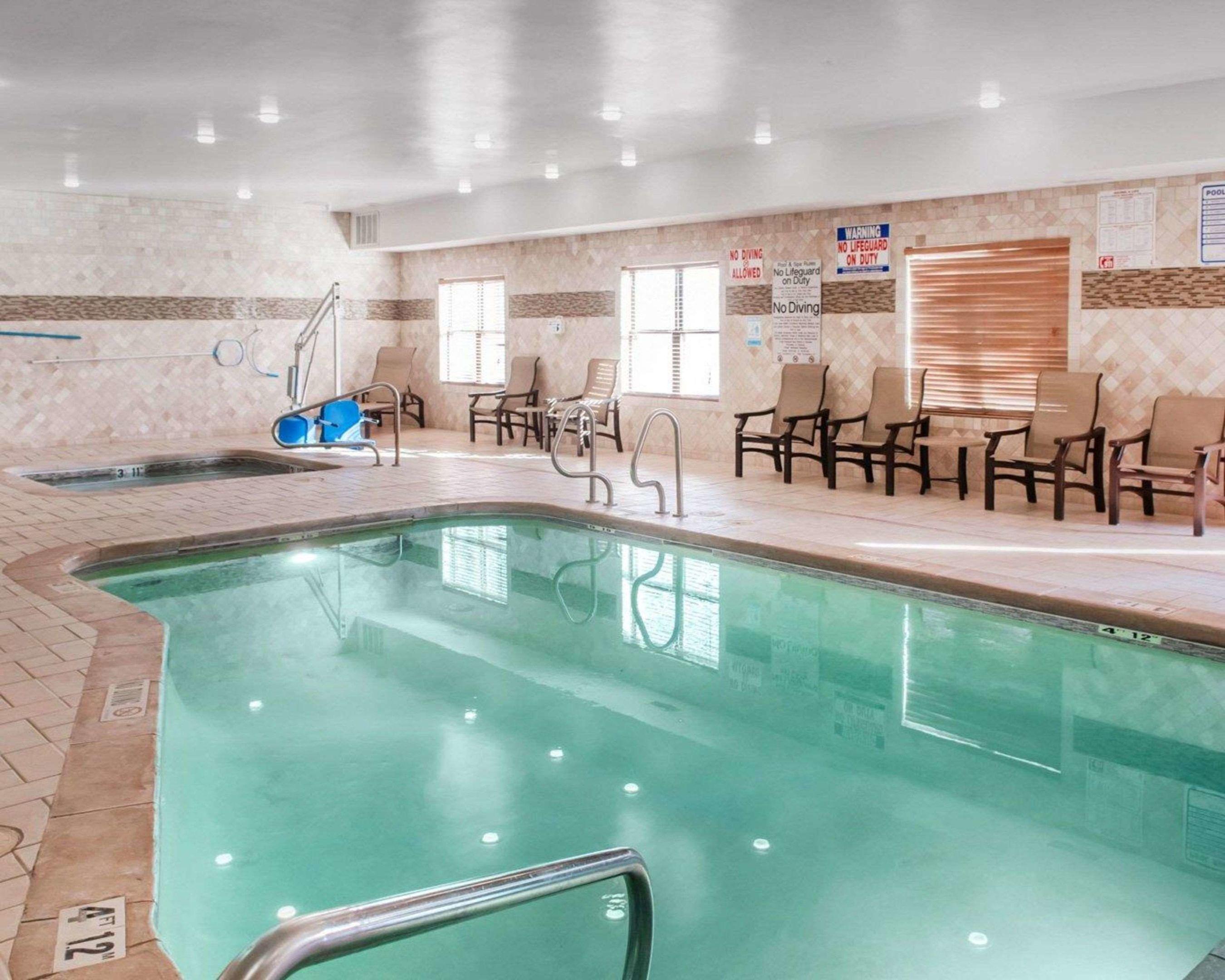 Comfort Suites — photo 5