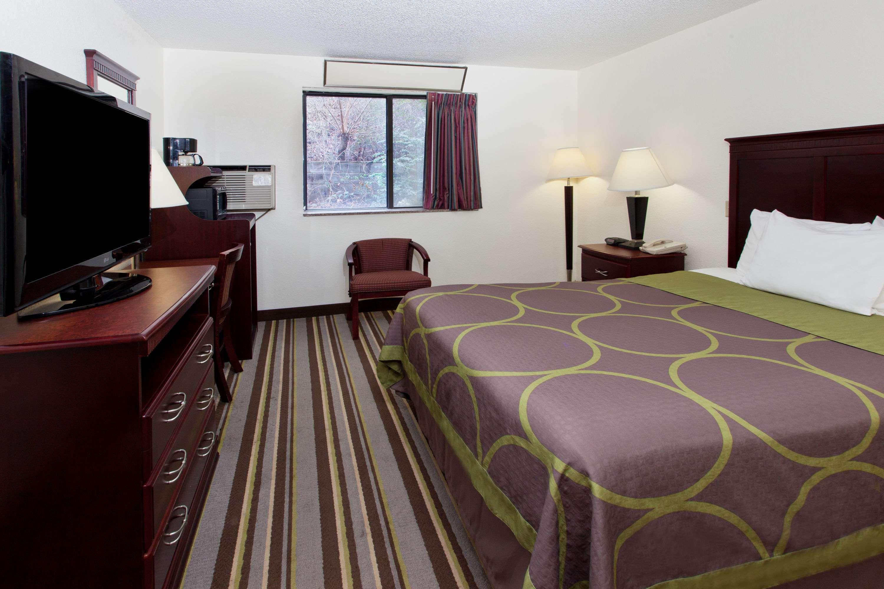 Super 8 by Wyndham Tuscaloosa — photo 5