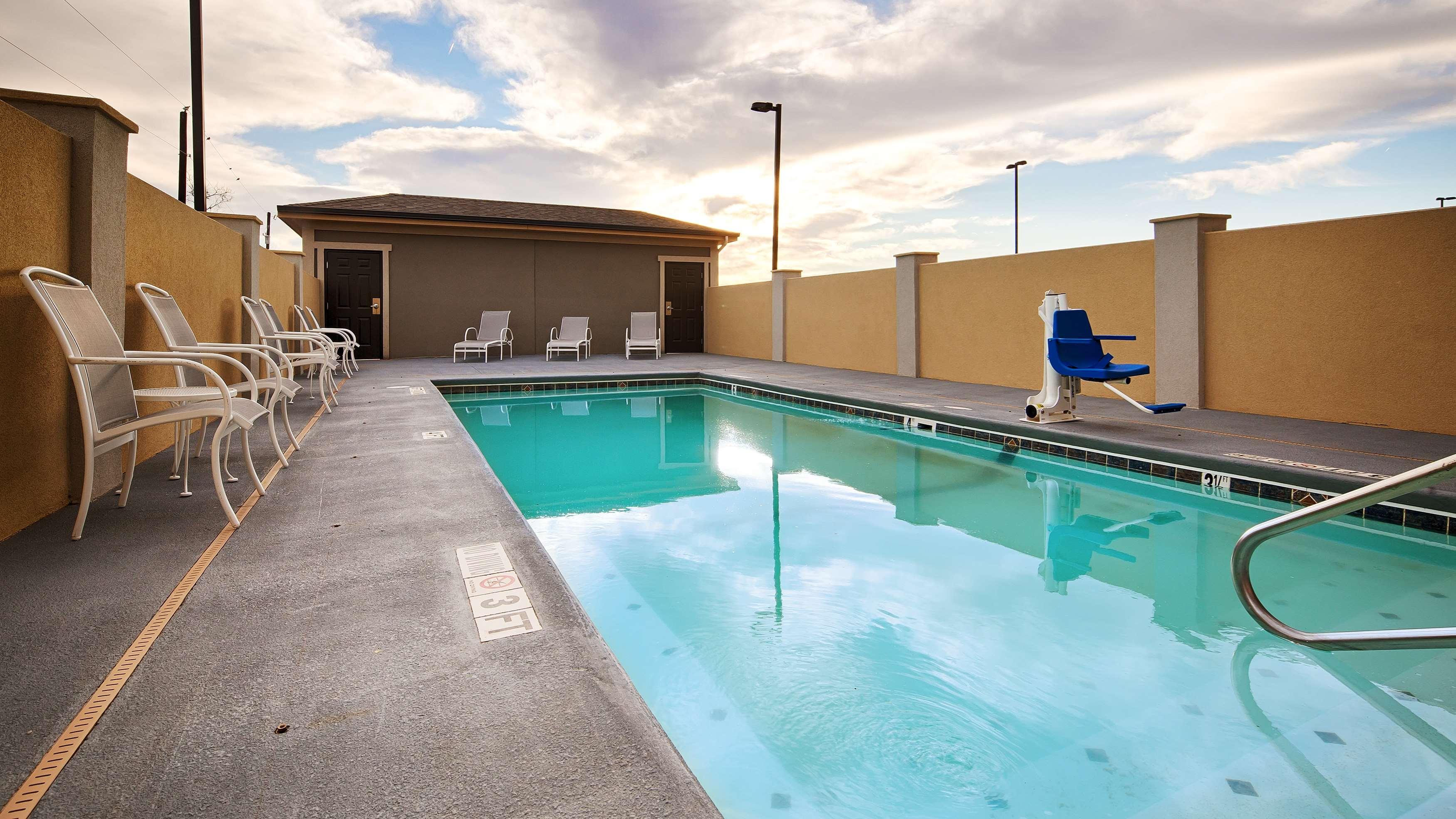 Best Western Plus Lonestar Inn & Suites — photo 4