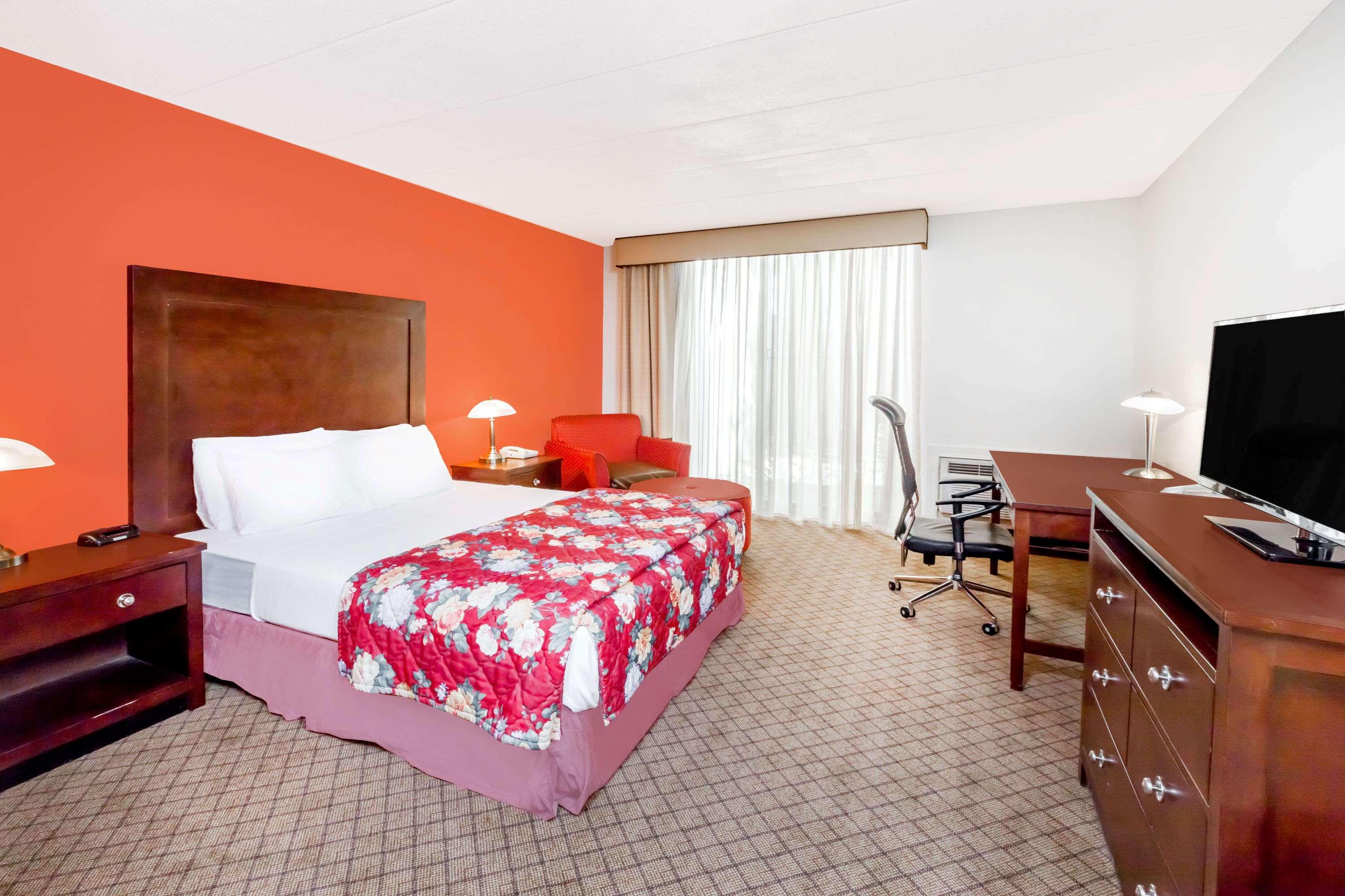 Ramada by Wyndham Lansing Hotel & Conference Center — photo 3