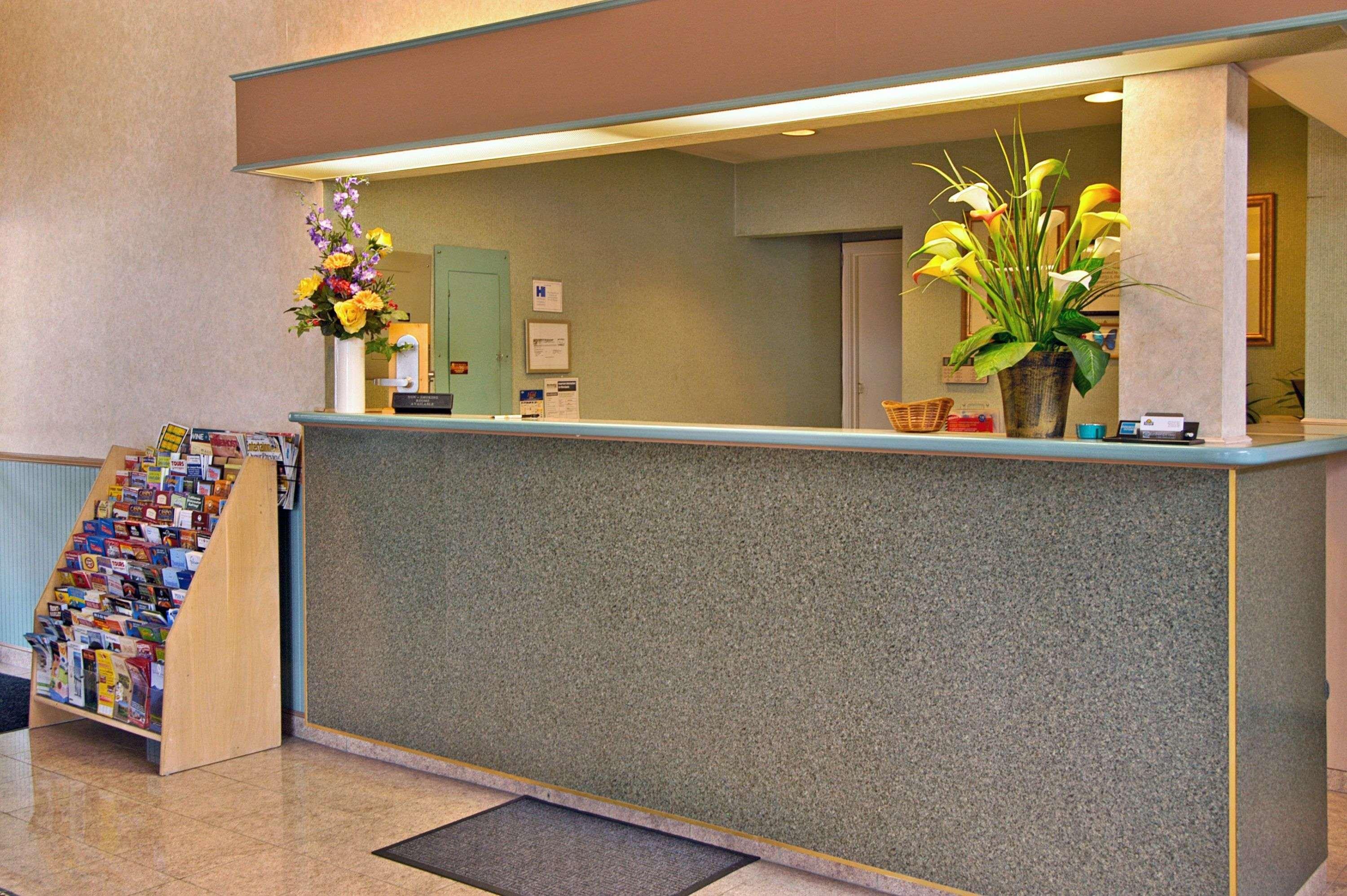 Days Inn & Suites Hayward — photo 3