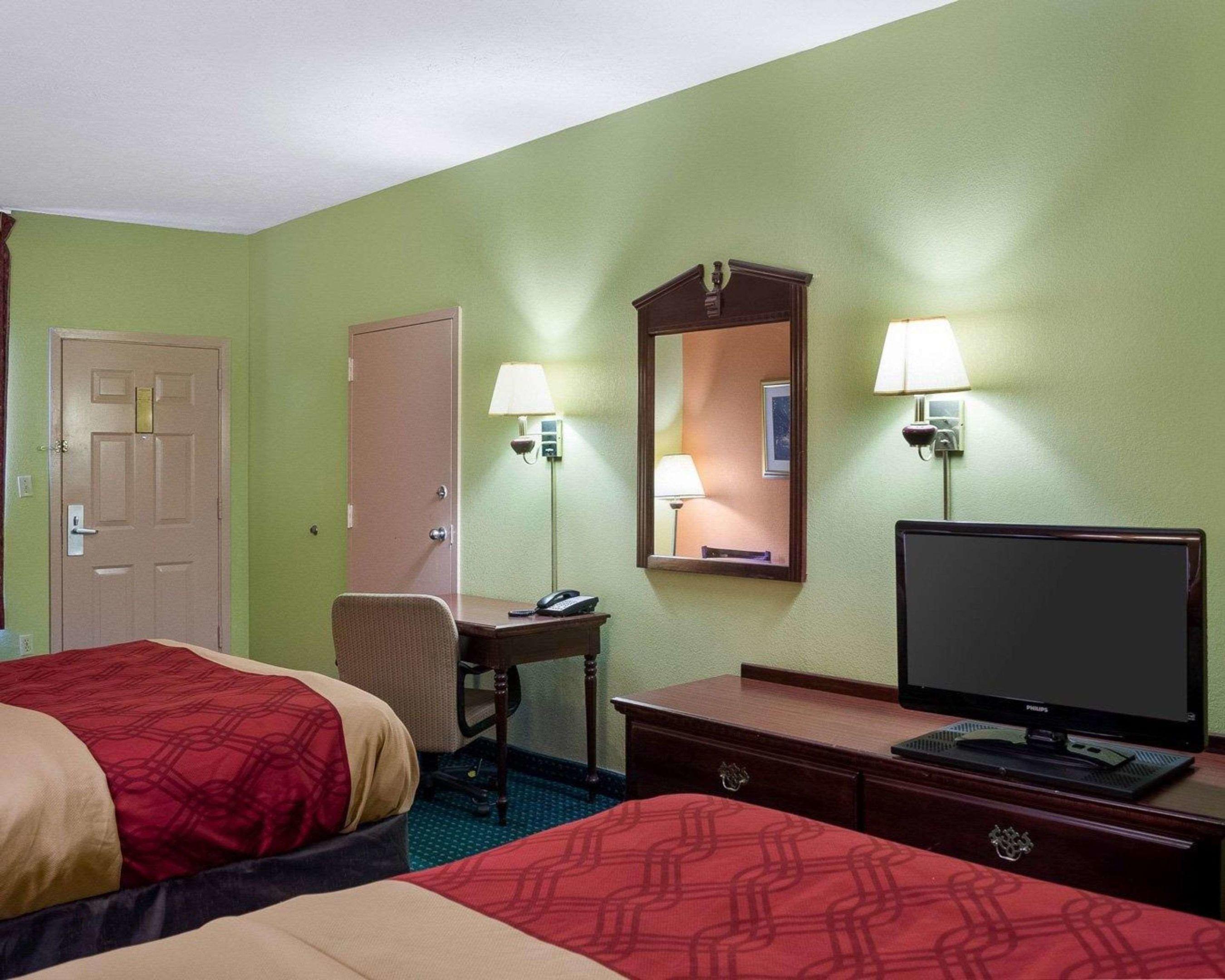 Econo Lodge Canton — photo 5