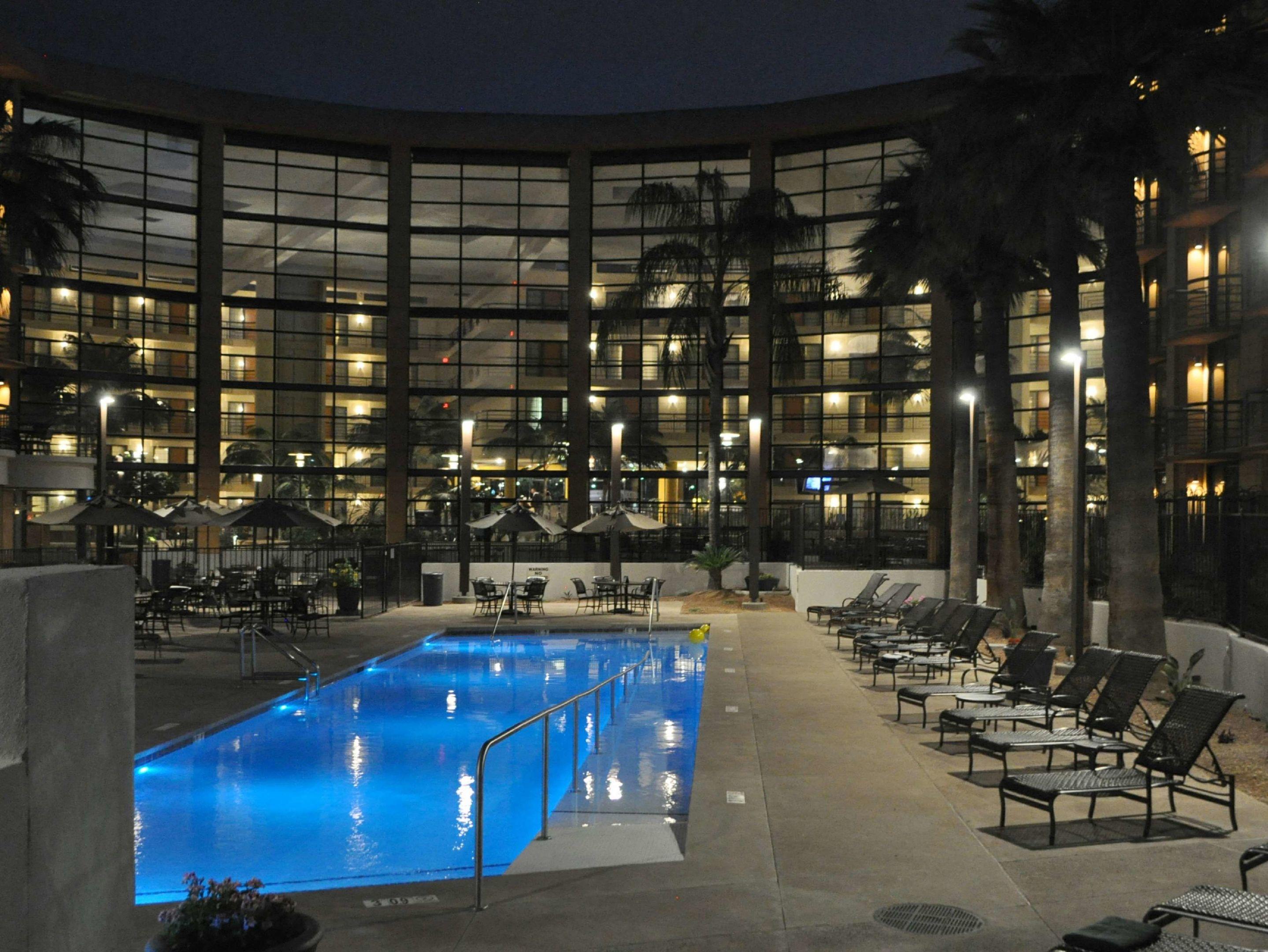 Embassy Suites Phoenix Biltmore — photo 4
