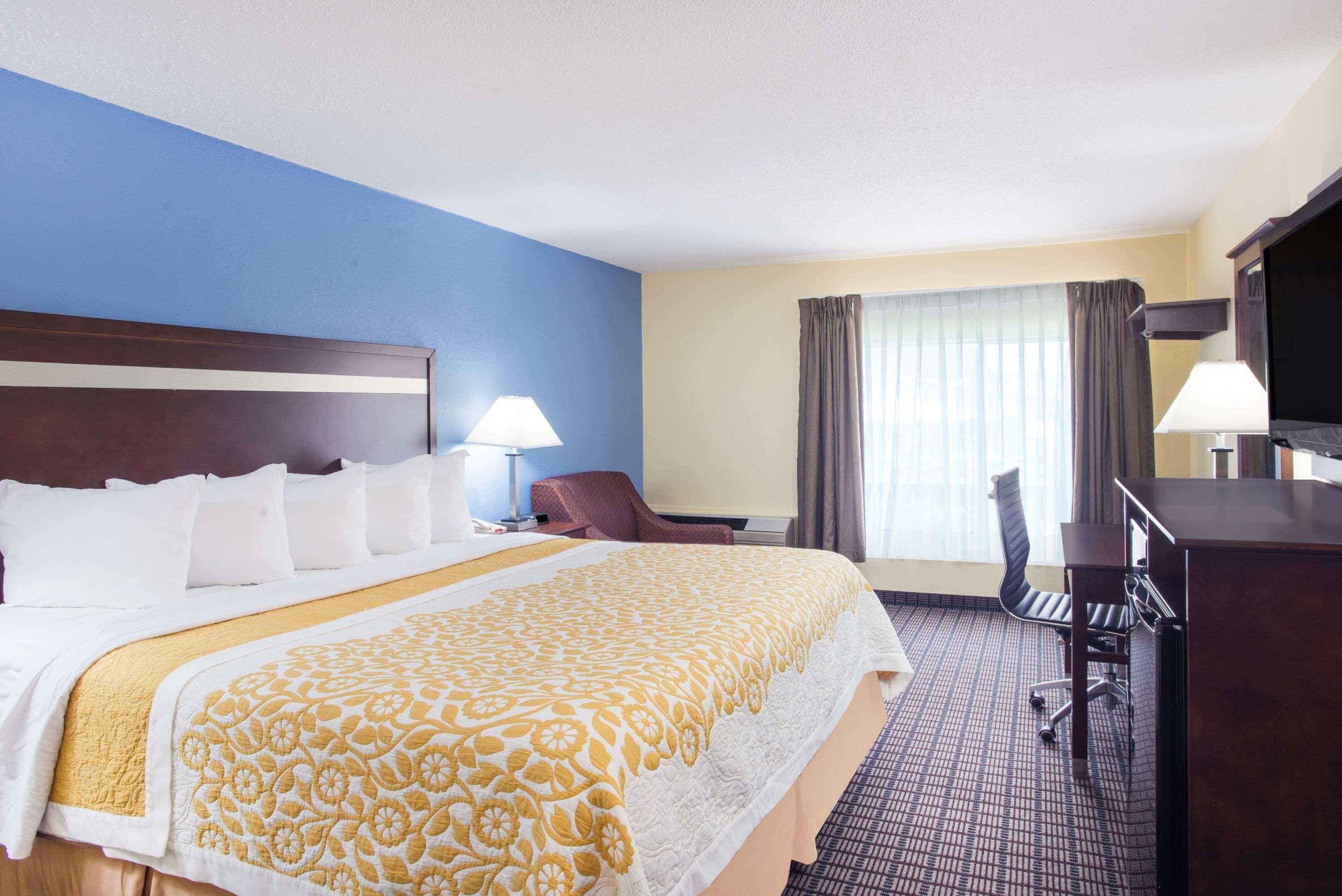 Days Inn By Wyndham New Haven — photo 4