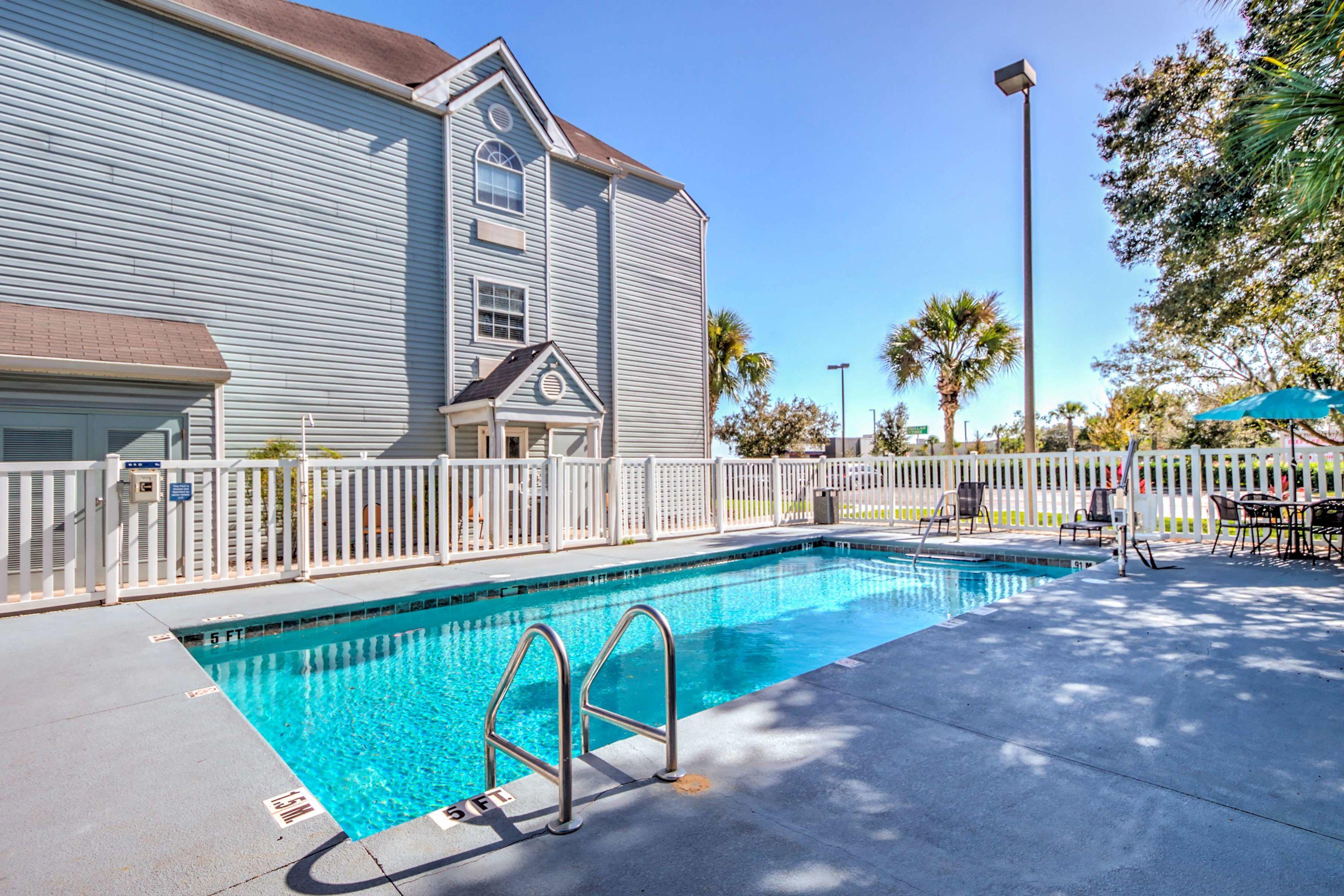 Microtel Inn & Suites by Wyndham Zephyrhills — photo 4