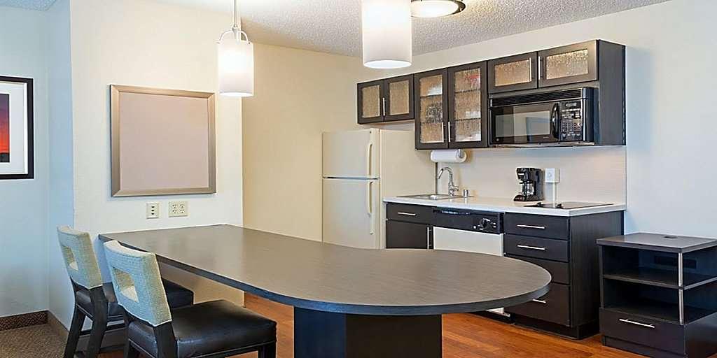 Sonesta Simply Suites Chicago Waukegan — photo 3