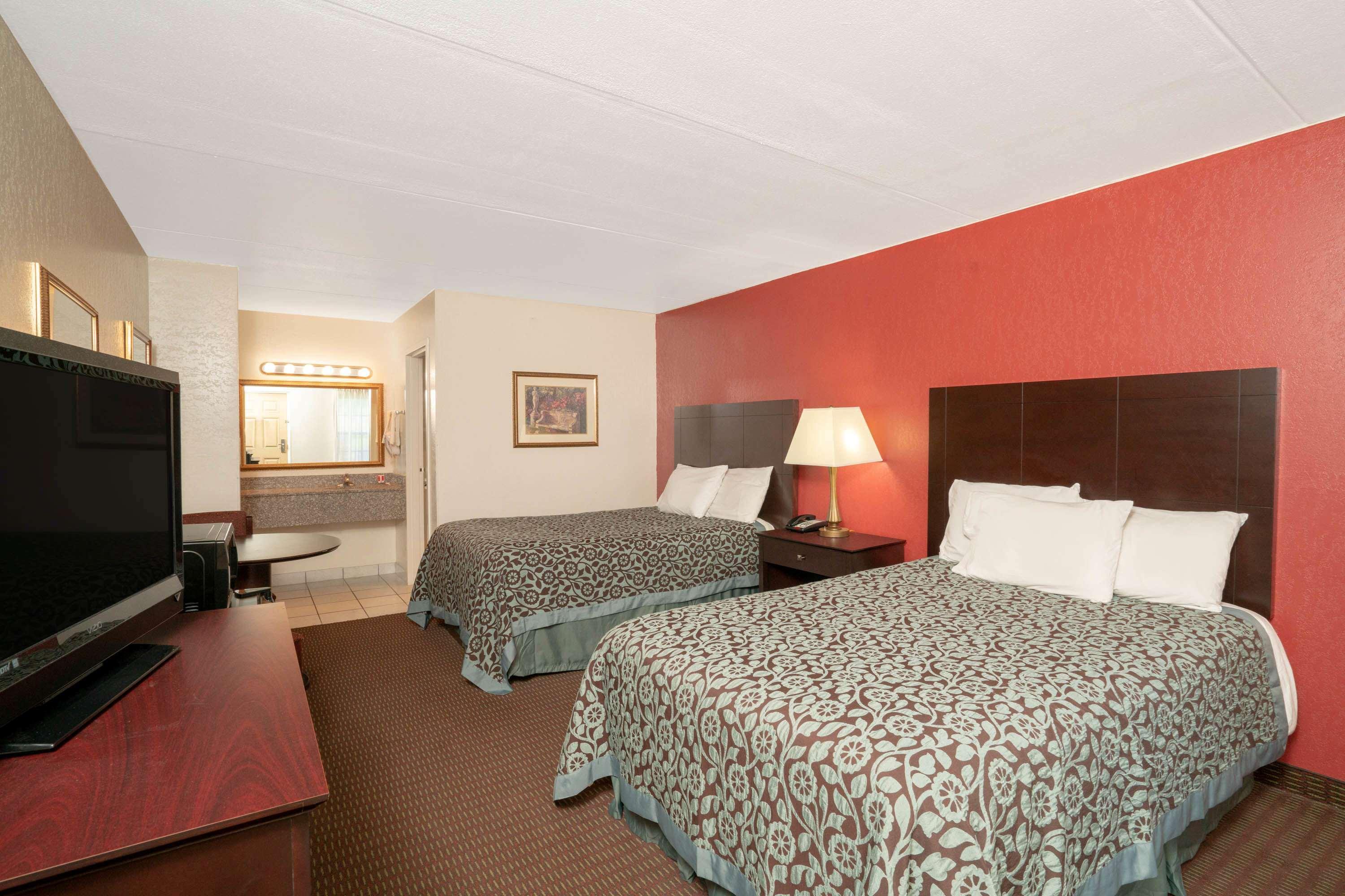 Days Inn by Wyndham Cave City — photo 5