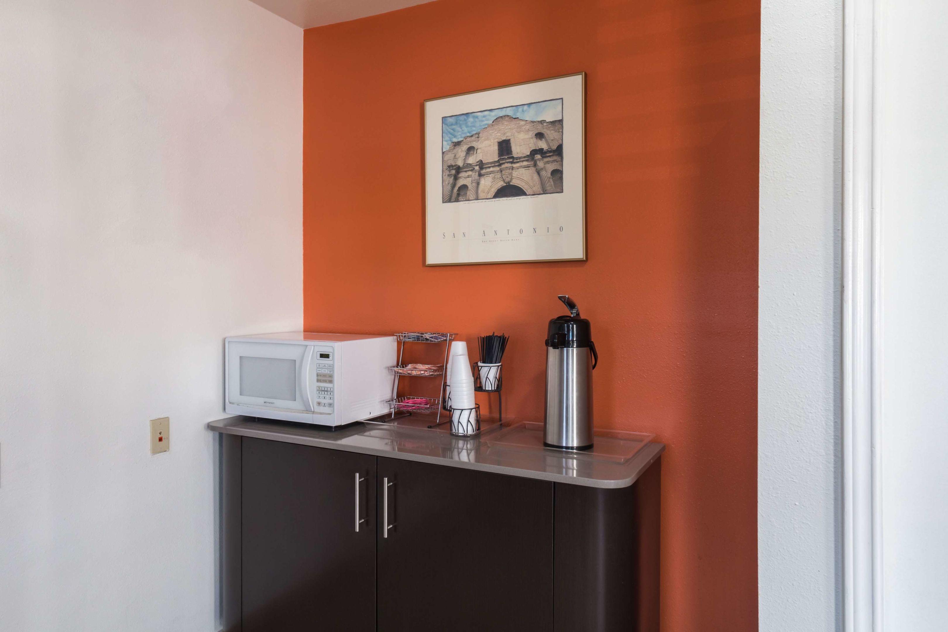 Americas Best Value Inn Riverwalk Downtown/Market Square — photo 4