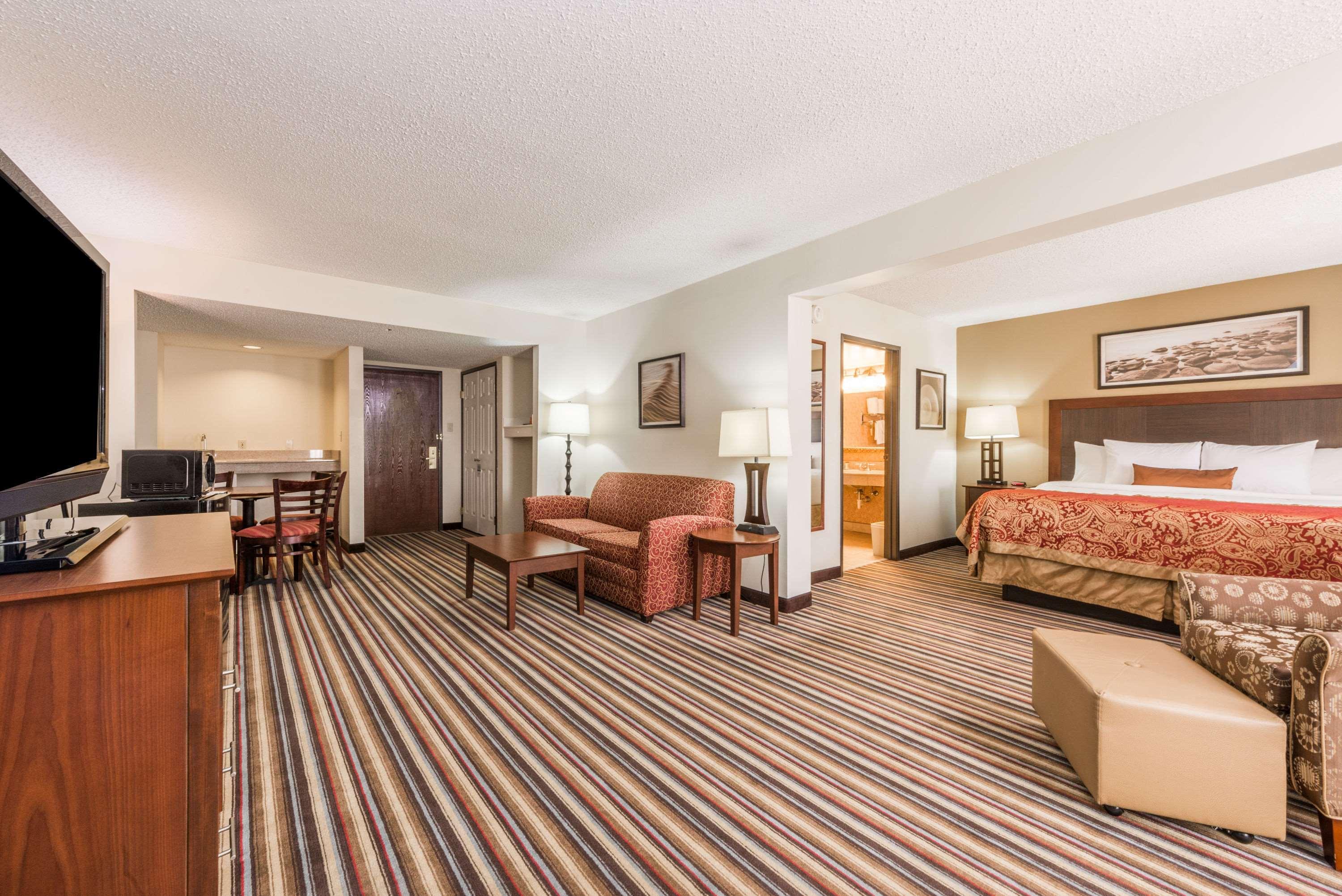 Wingate by Wyndham - Sulphur — photo 4