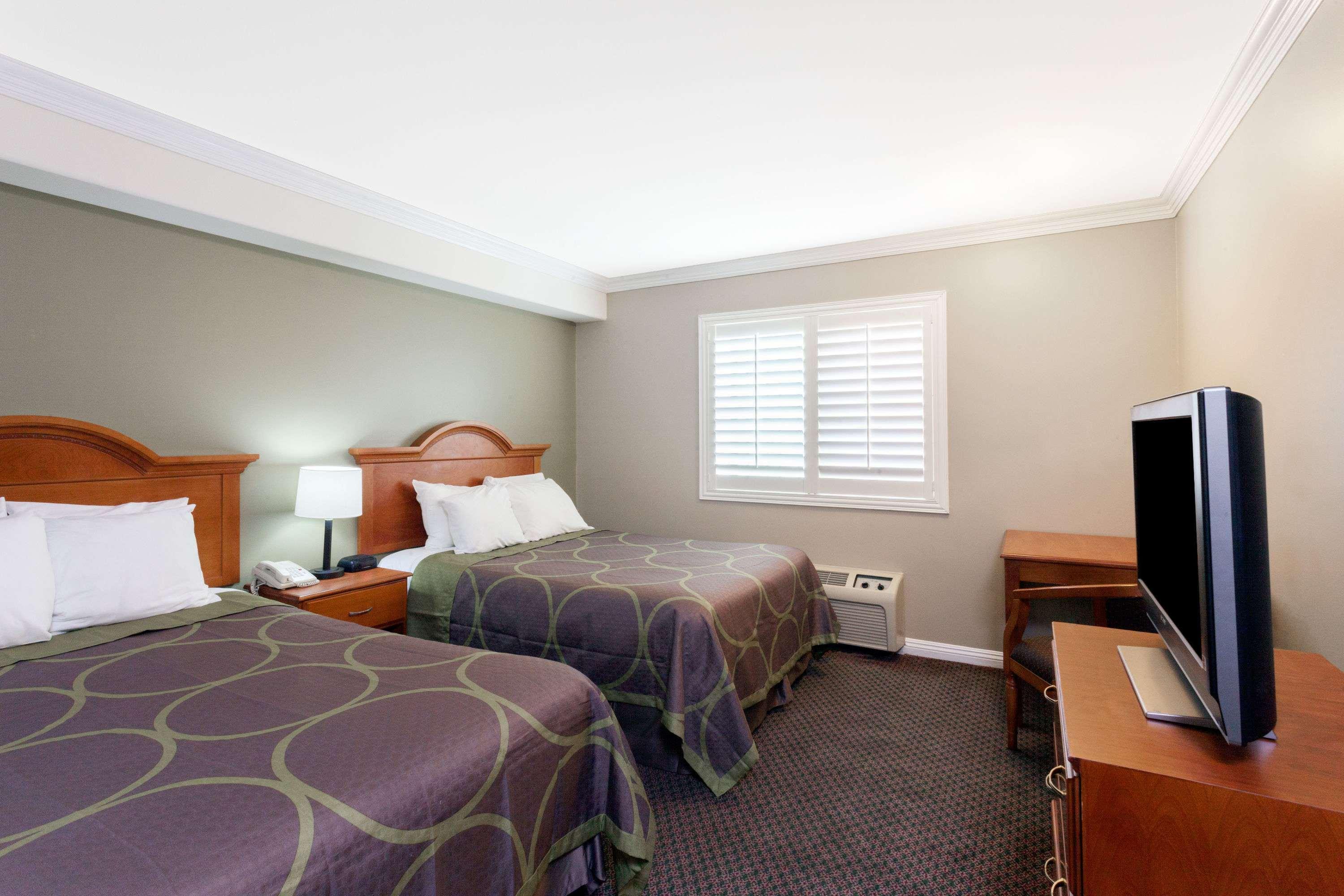 Super 8 by Wyndham Torrance LAX Airport Area — photo 4