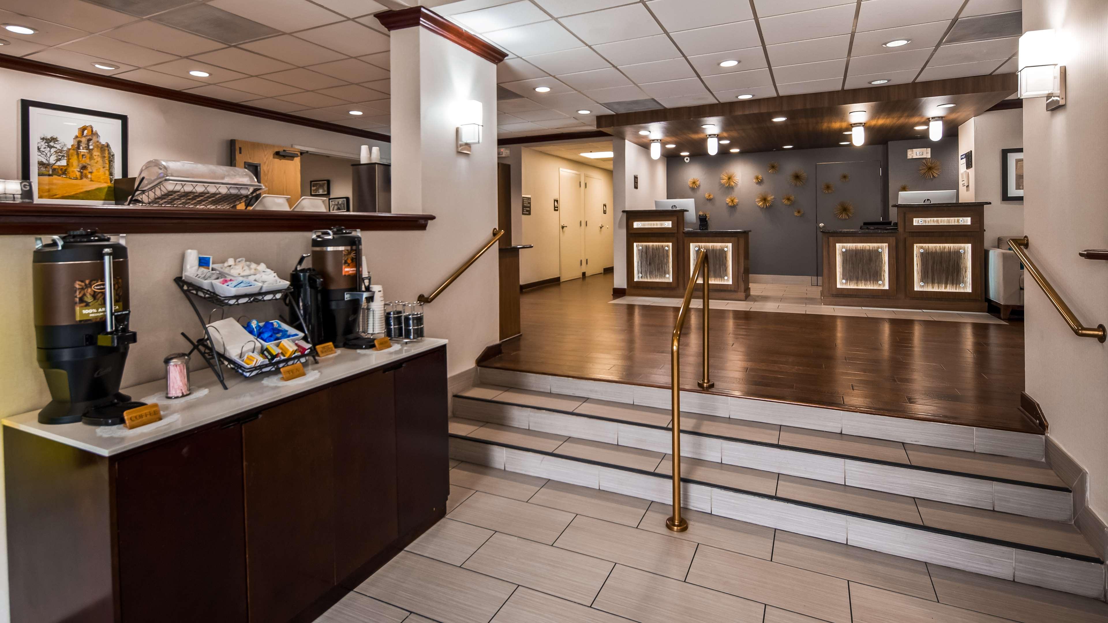 Best Western Plus Medical Center South — photo 5
