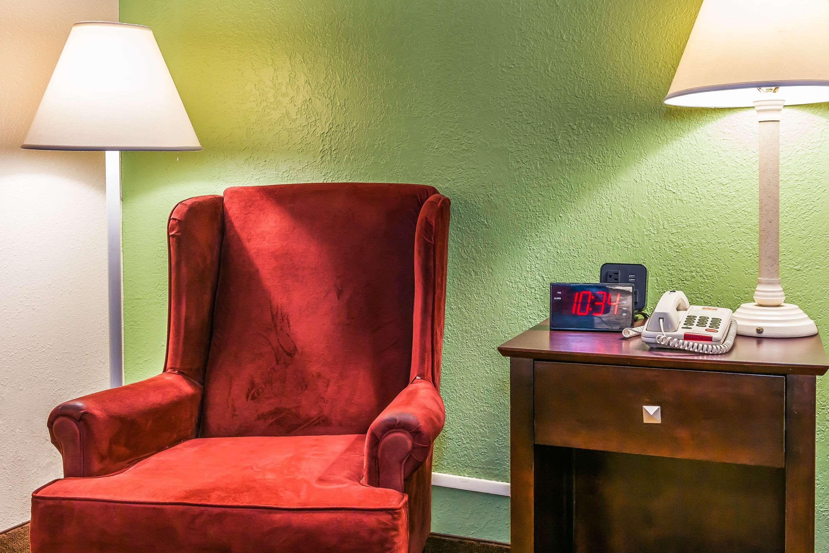 Econo Lodge — photo 4