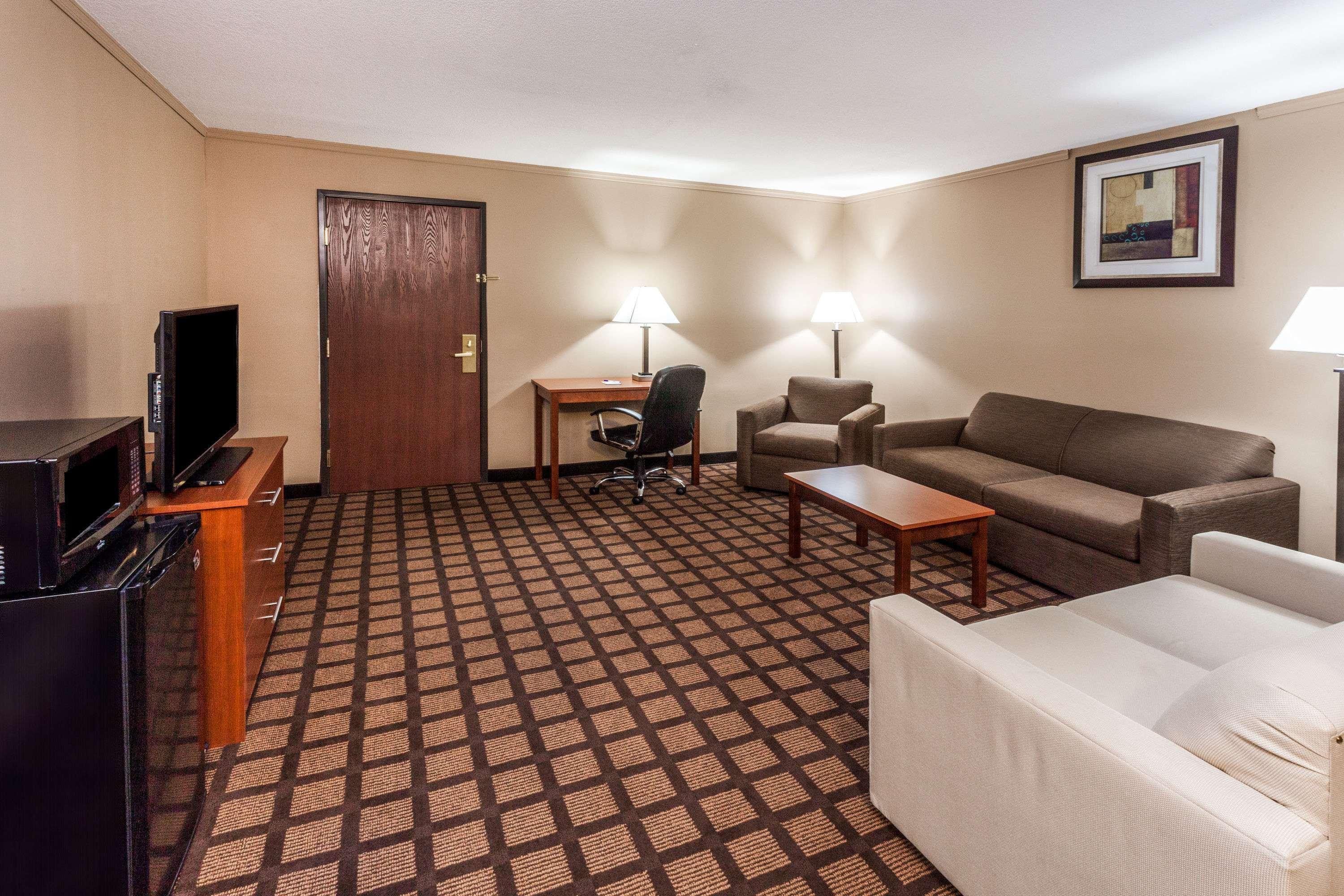 Baymont Inn & Suites New Buffalo — photo 5