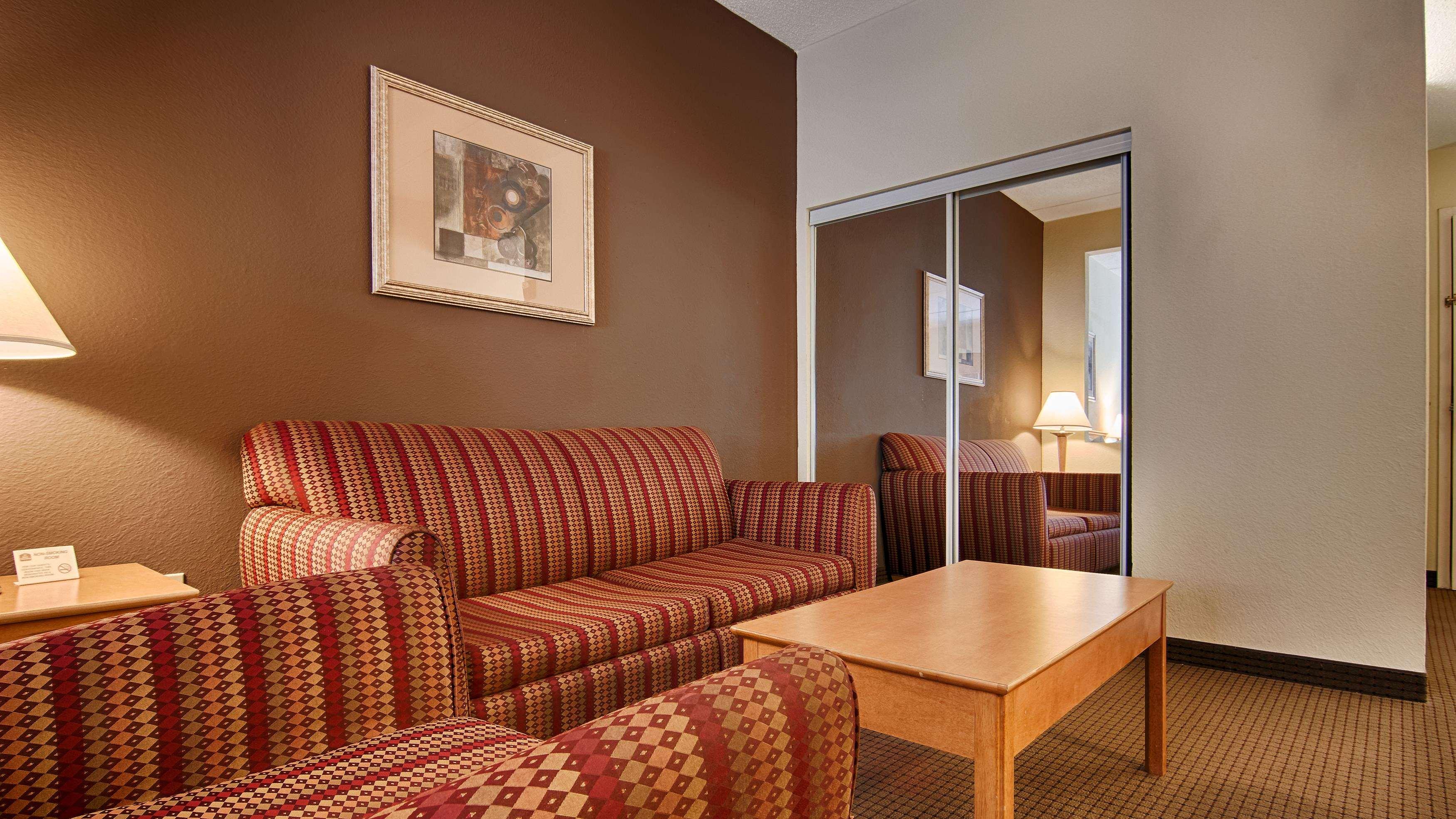 Best Western Plus Newport News Inn & Suites — photo 4