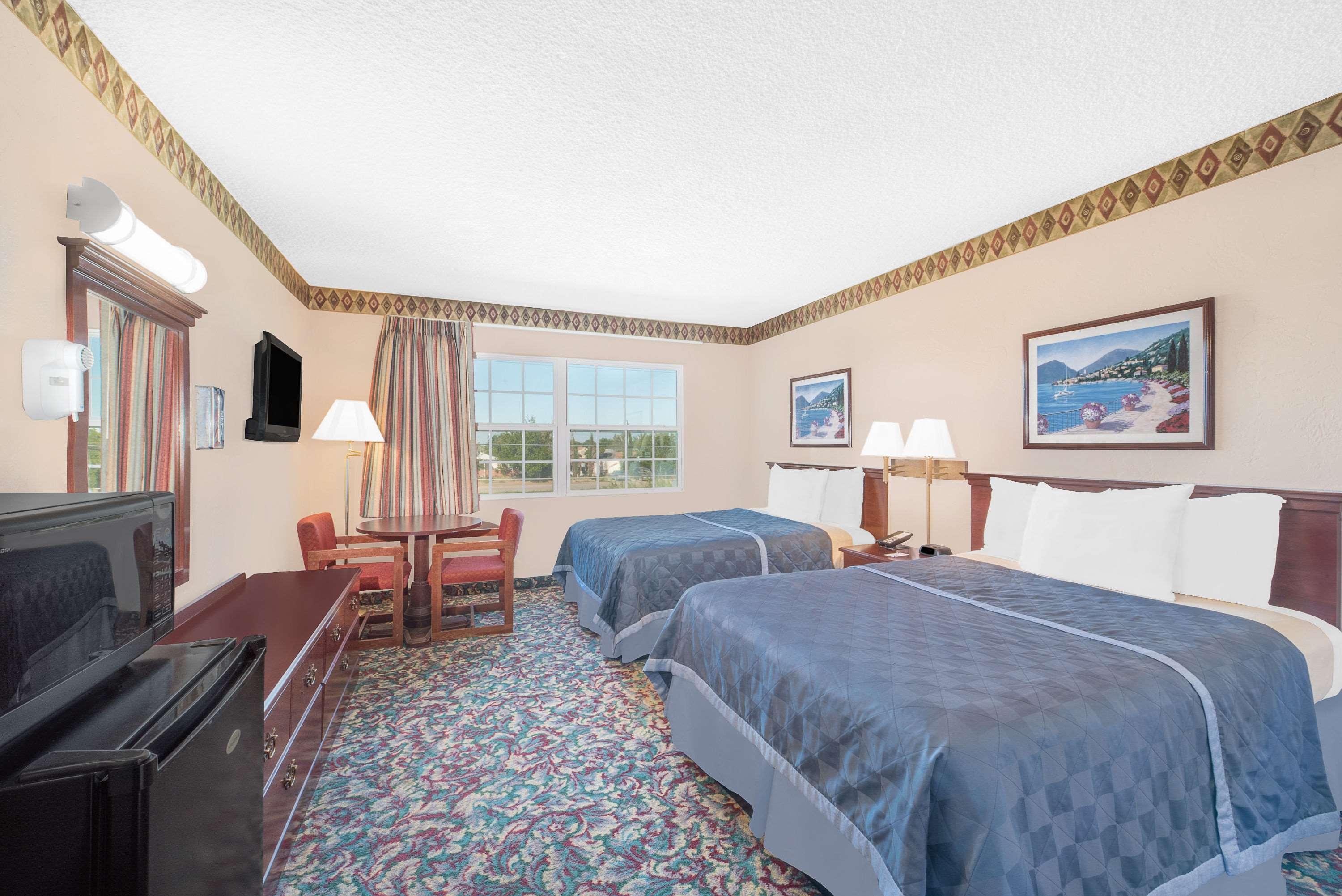 Knights Inn Laura Lodge Pecos — photo 5