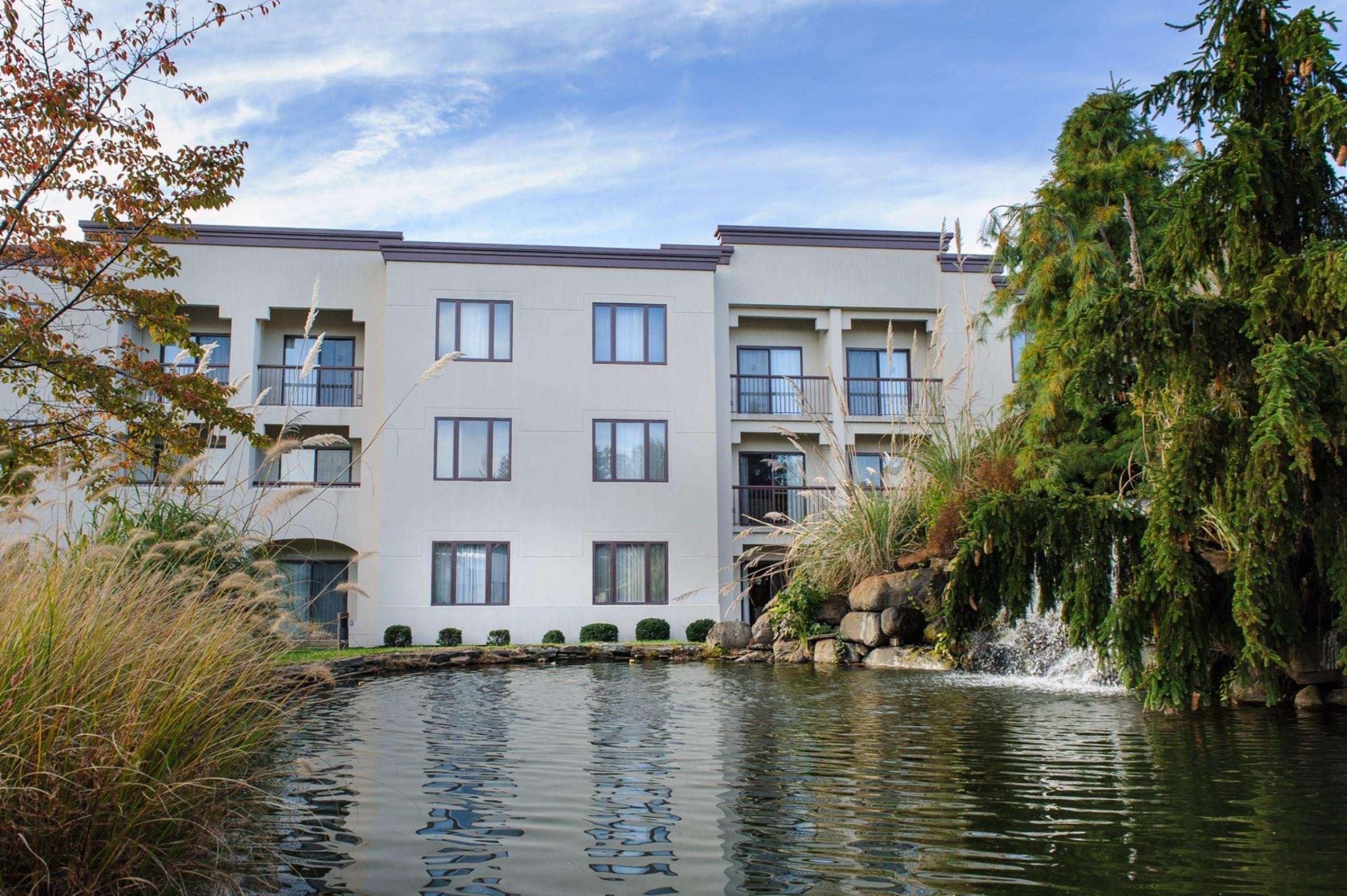 DoubleTree Suites by Hilton Hotel Mount Laurel — photo 4