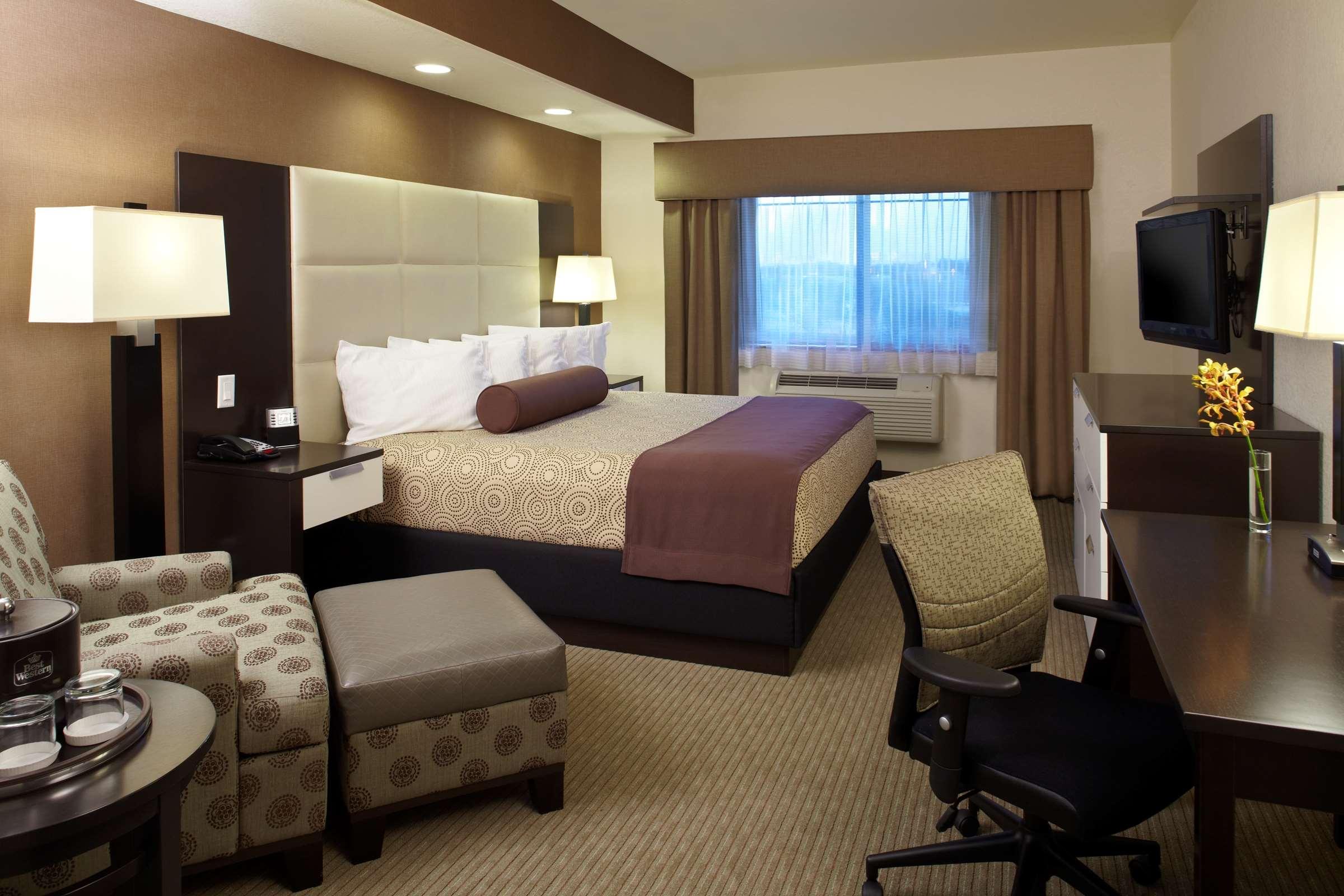 Best Western Plus Lackland Hotel & Suites — photo 5