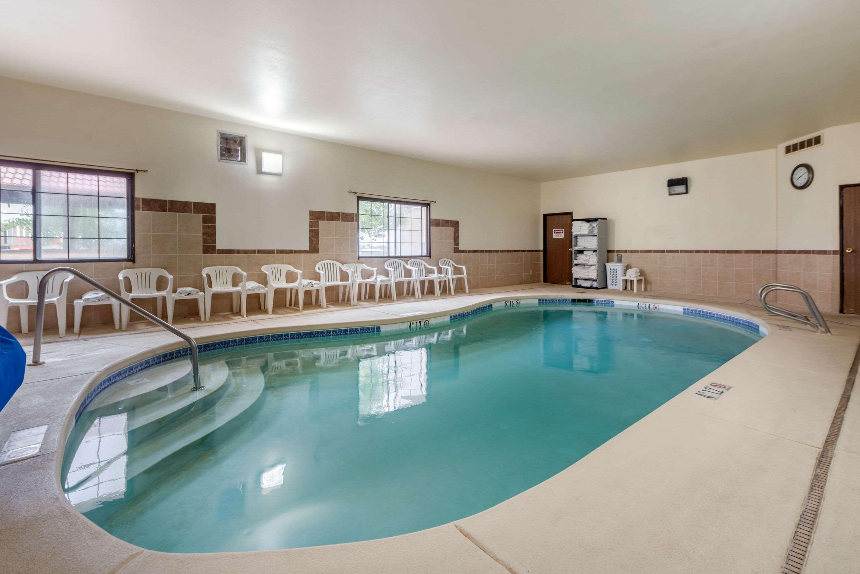 Comfort Inn & Suites — photo 4