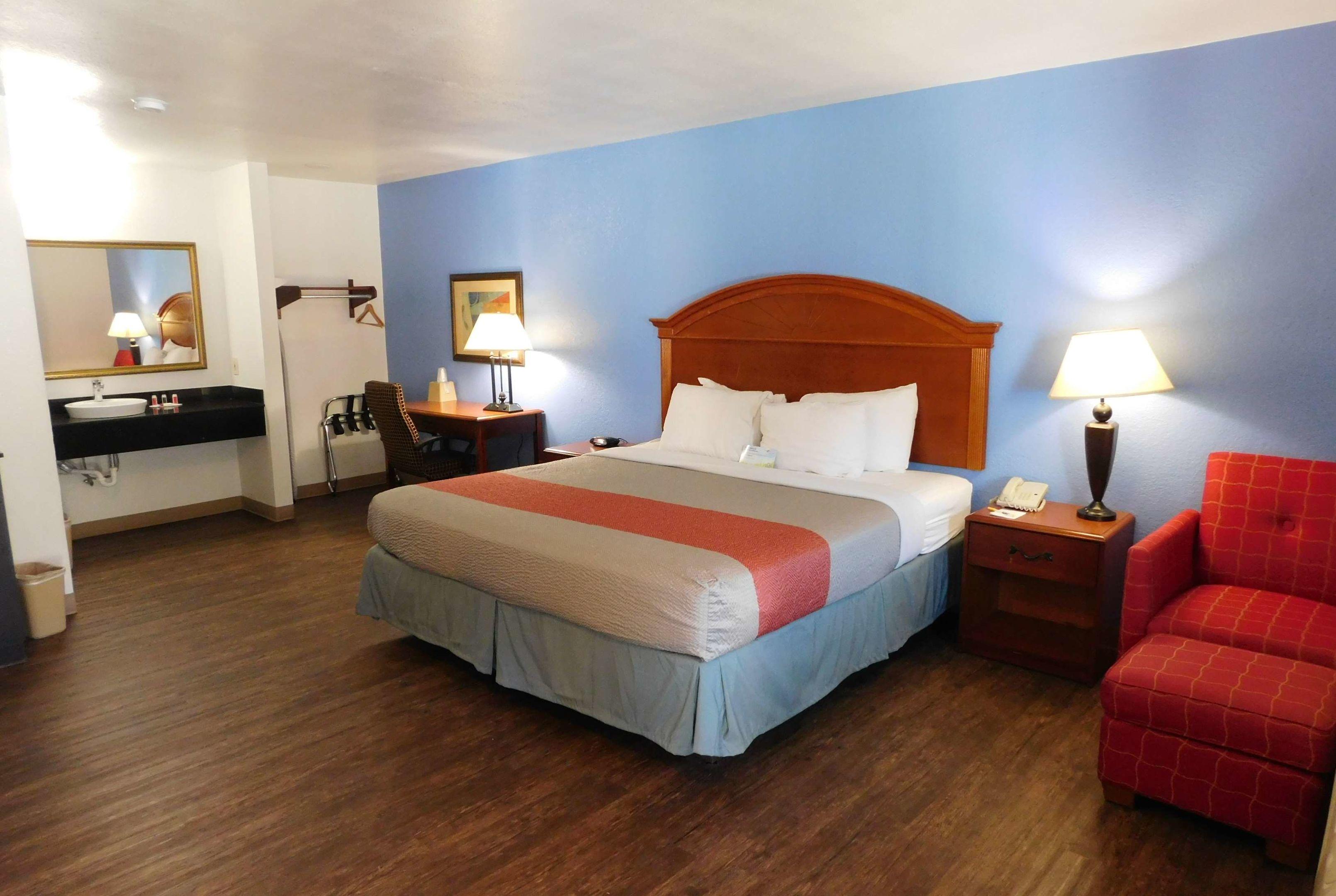 Days Inn by Wyndham Oklahoma City NW Expressway — photo 4