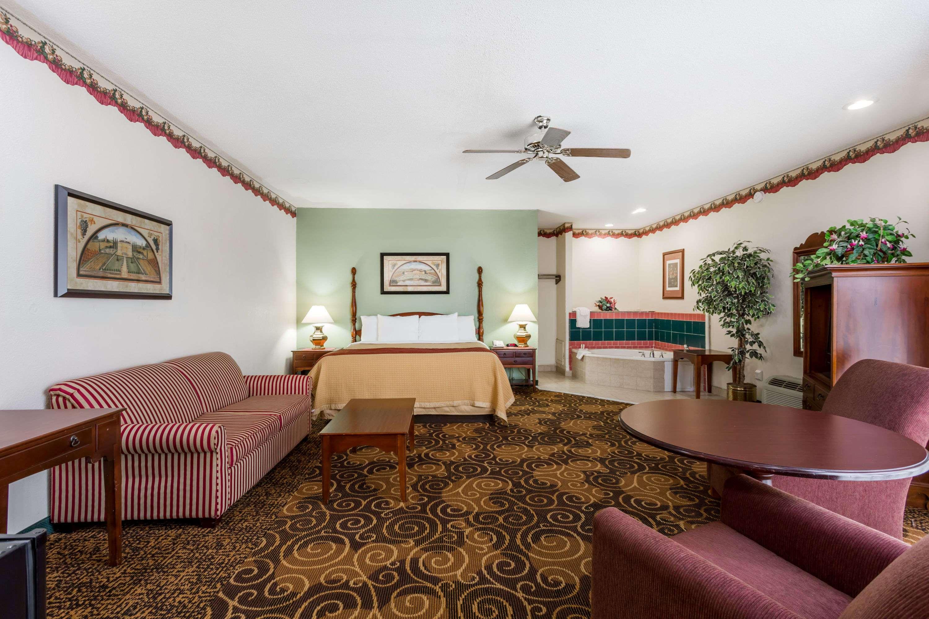 Days Inn by Wyndham Orangeburg — photo 5
