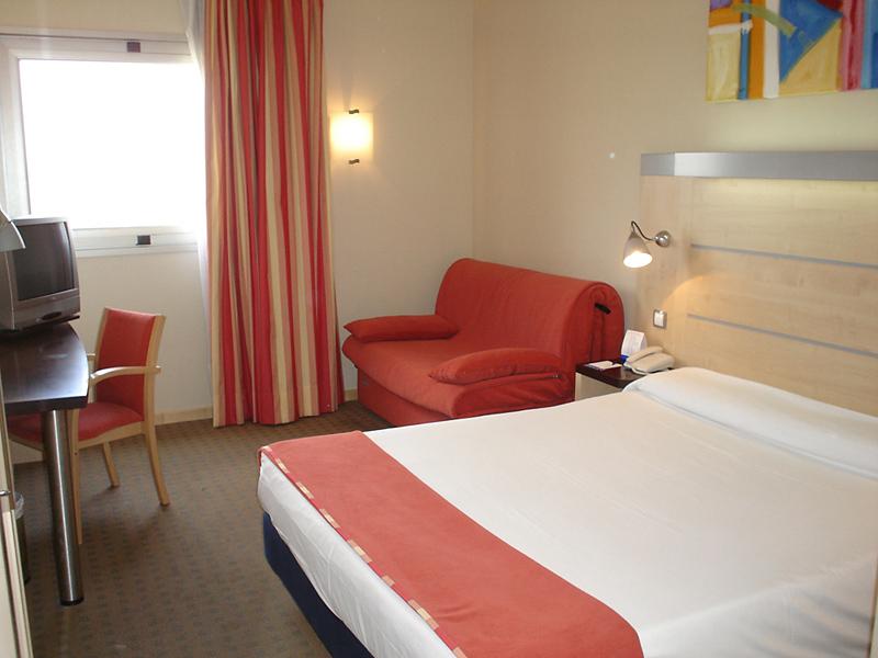 Holiday Inn Express Valencia Bonaire — photo 4