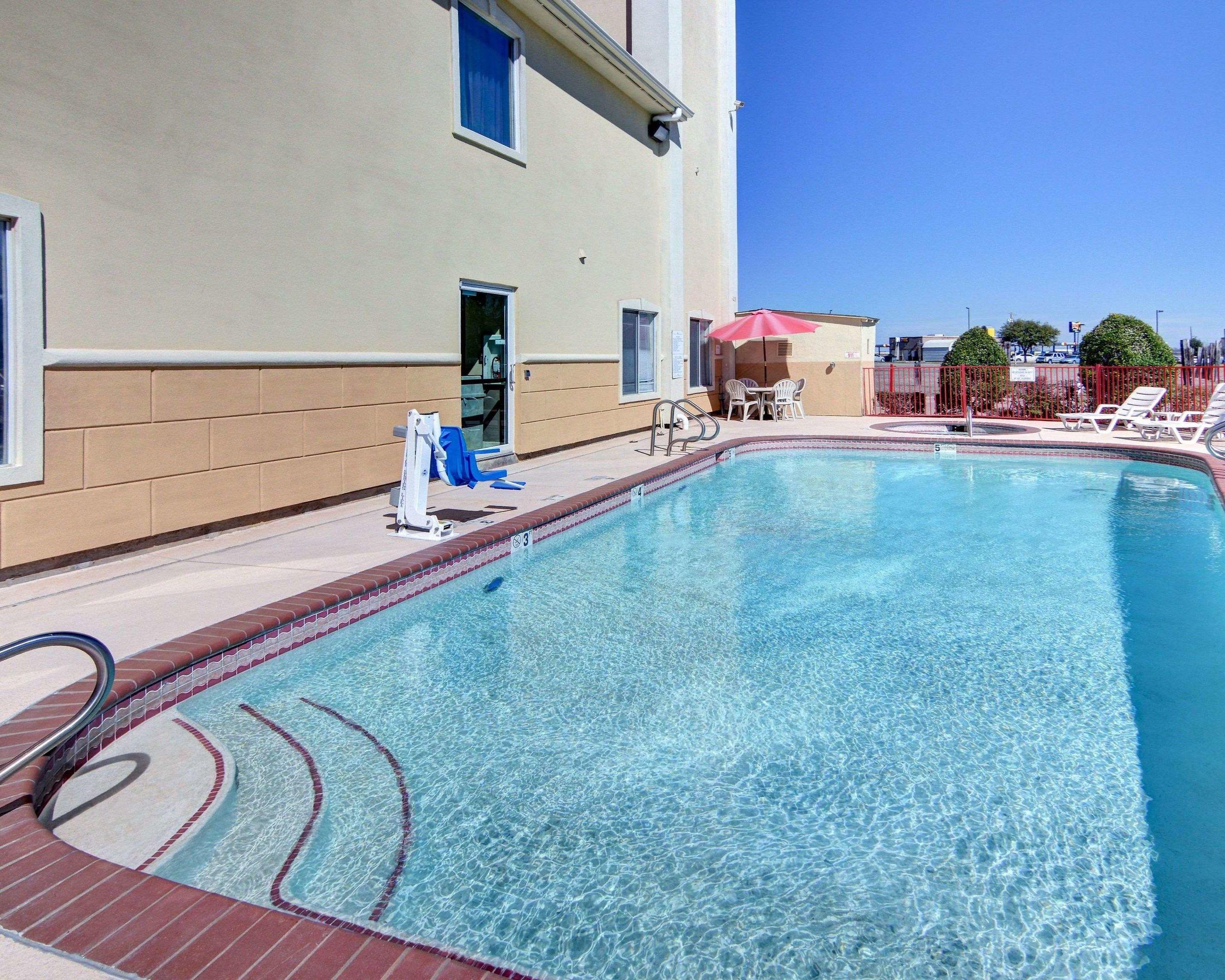 Quality Inn & Suites — photo 3