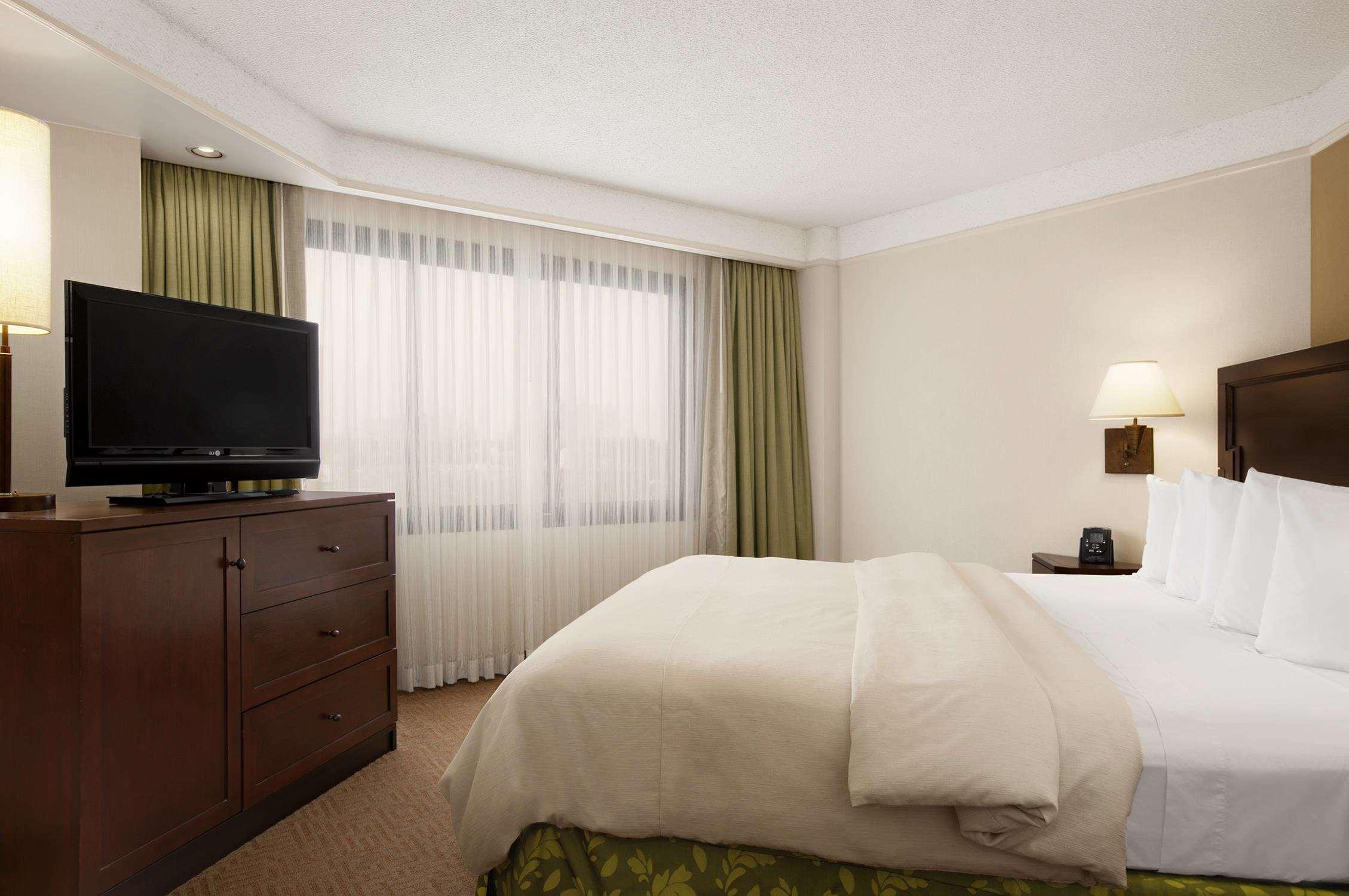 Embassy Suites Kansas City Overland Park — photo 3