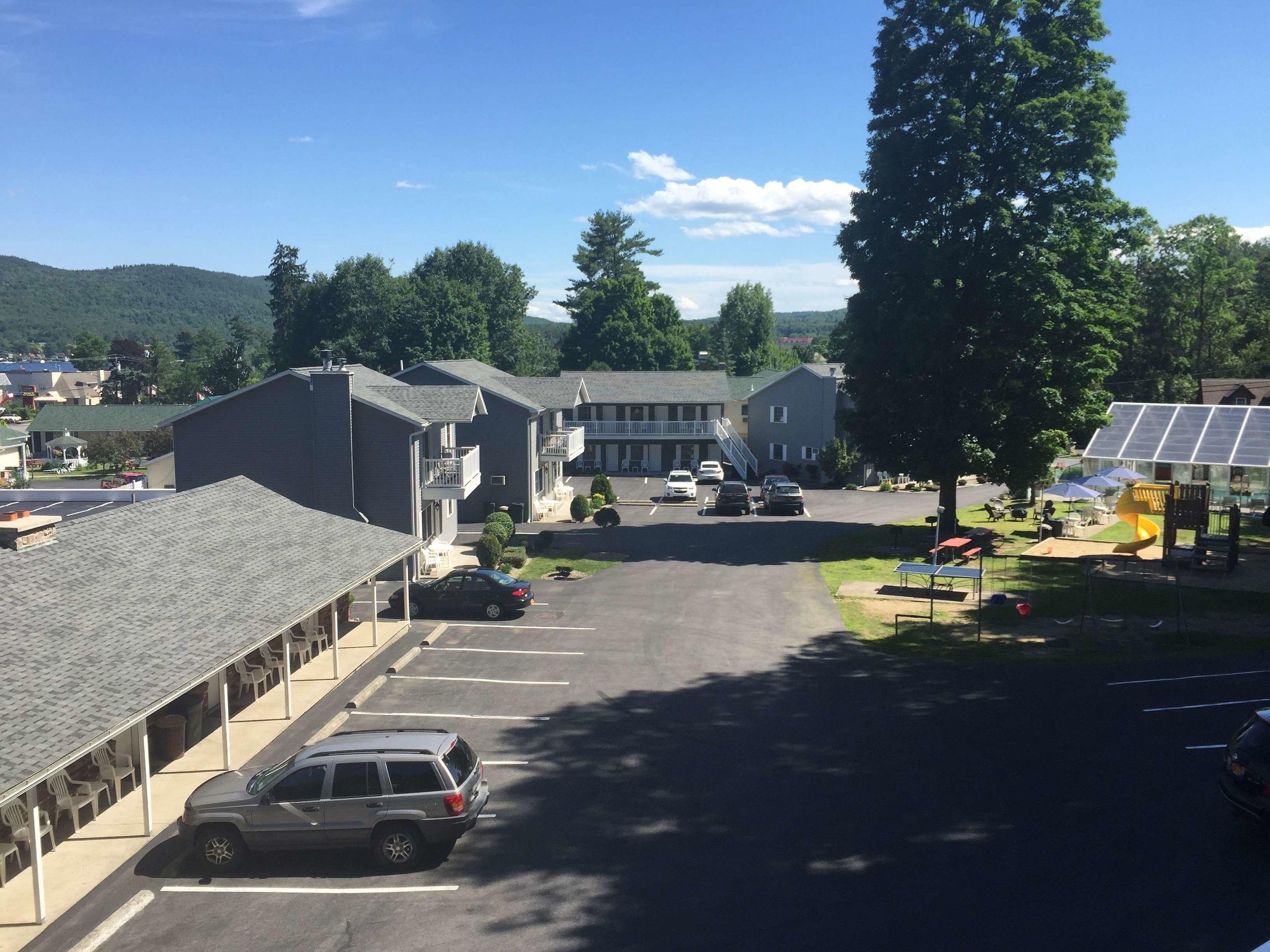 Americas Best Value Inn & Suites Lake George — photo 5