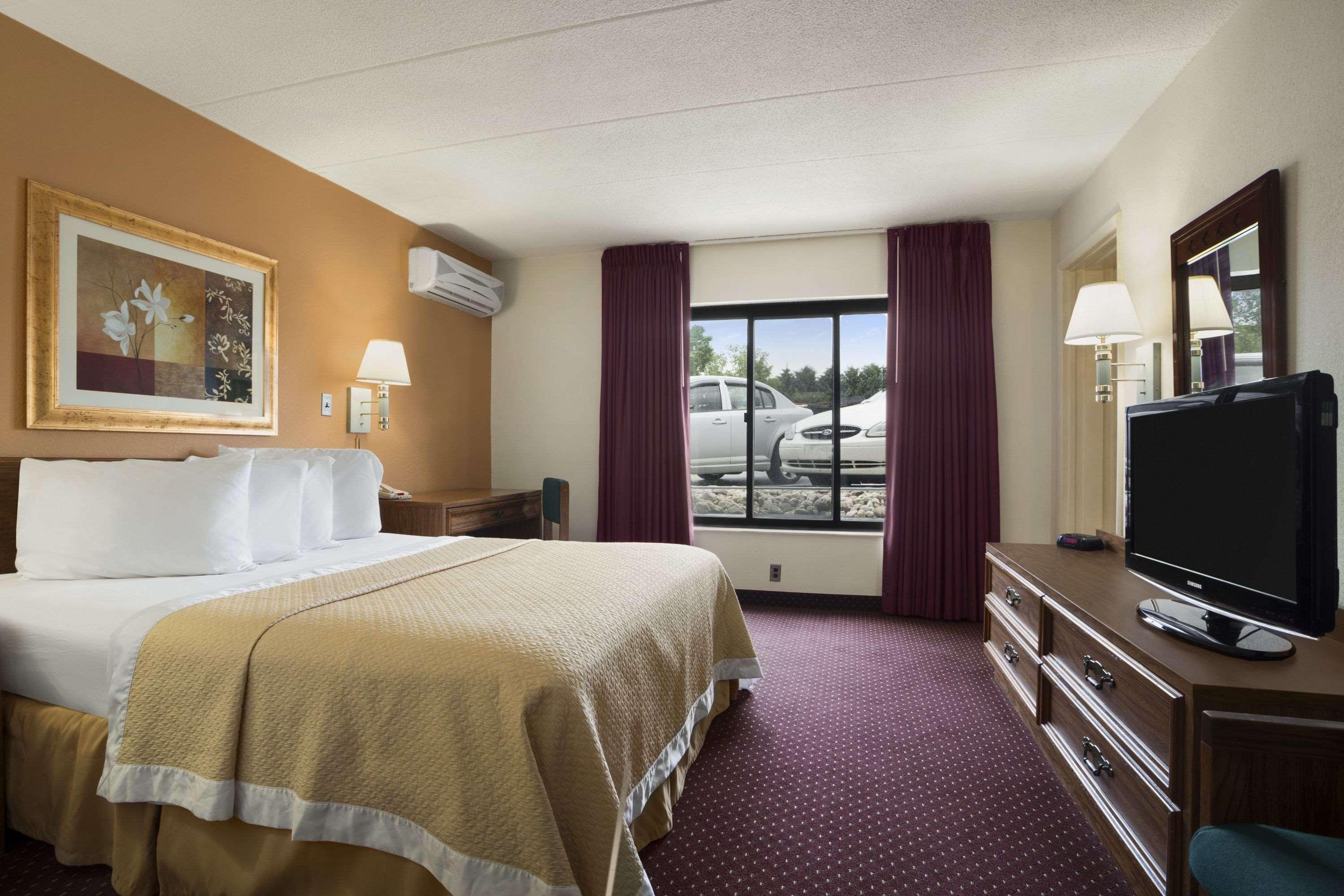 Days Inn by Wyndham New Stanton PA — photo 4