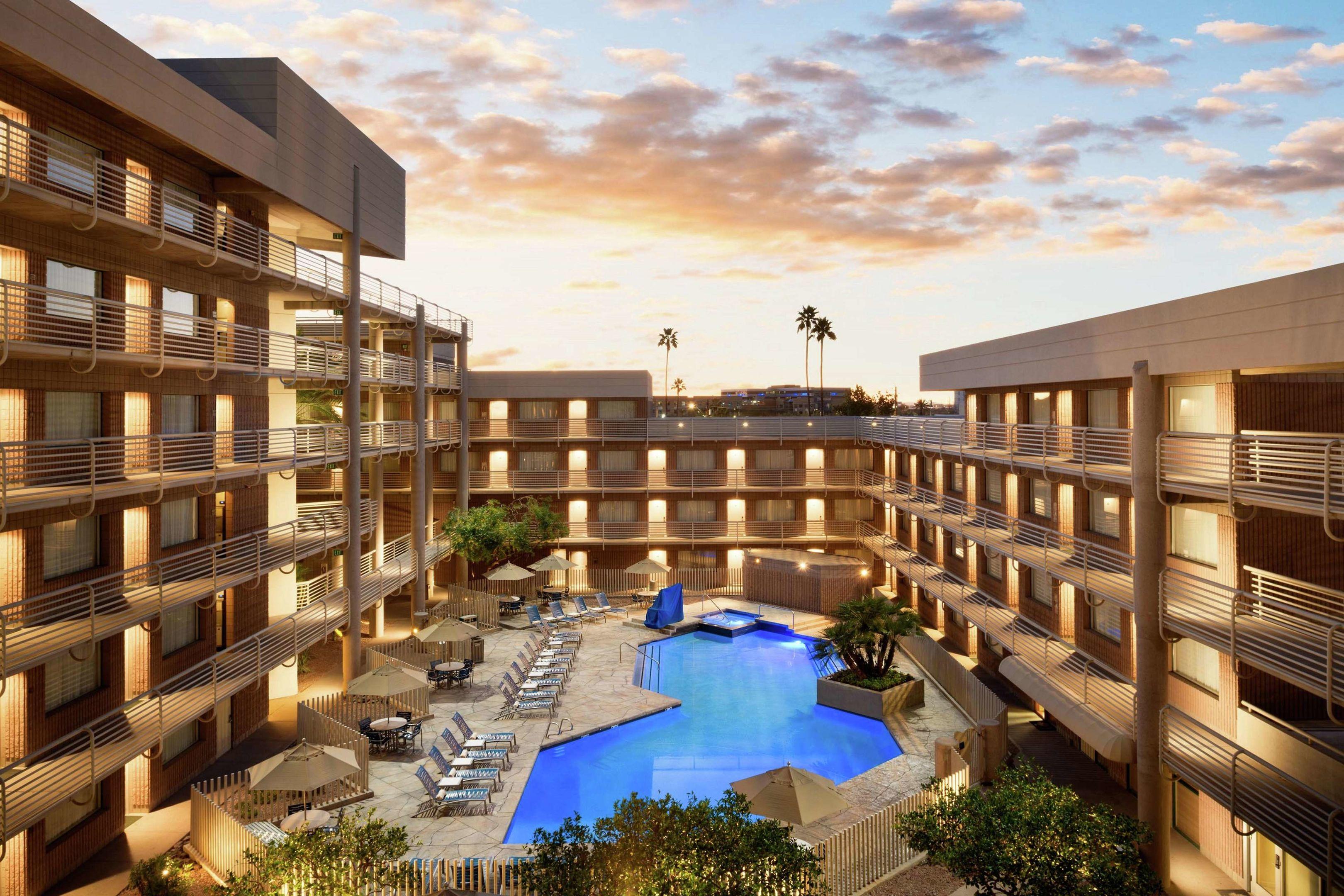 DoubleTree Suites by Hilton Hotel Phoenix — photo 5