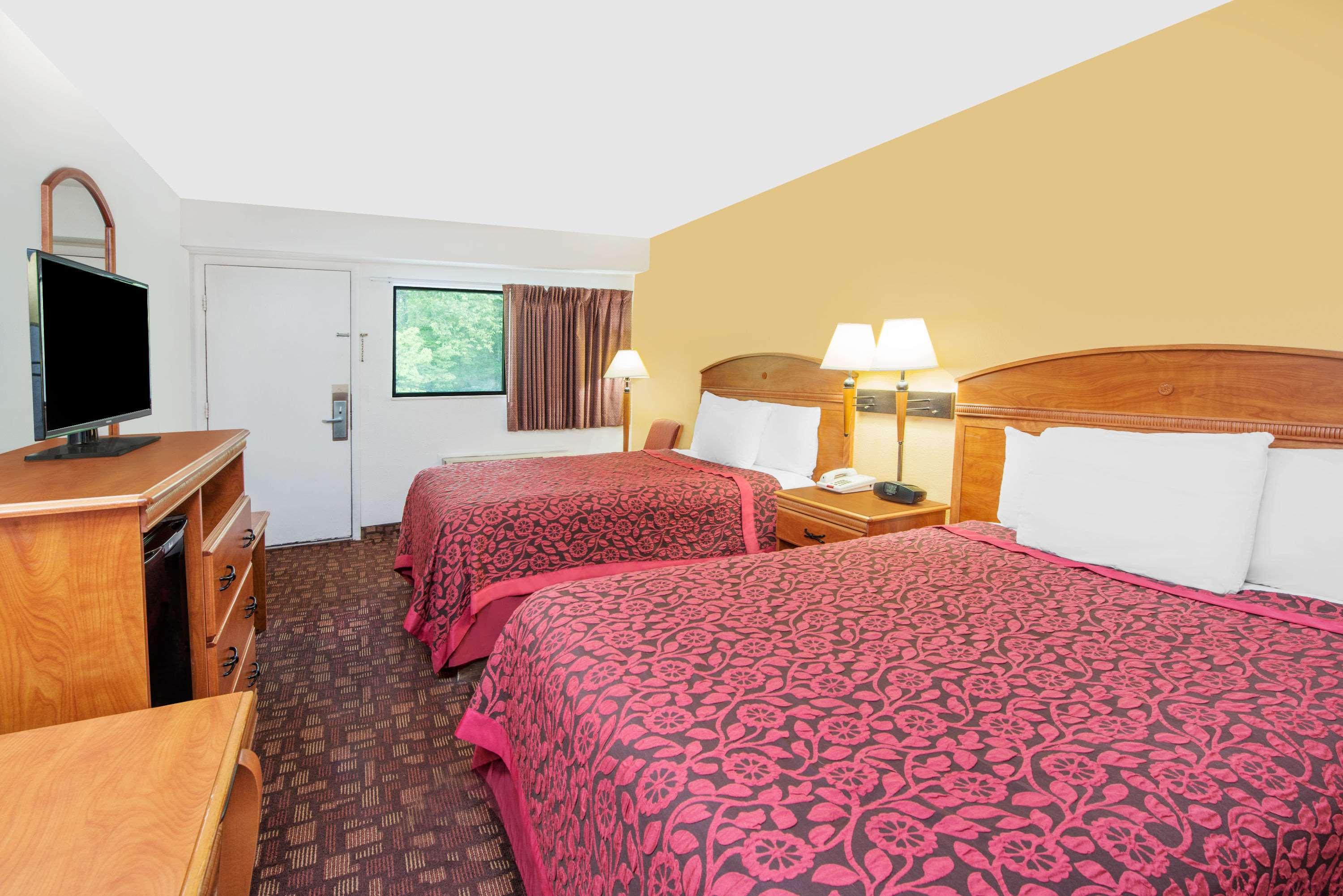 Days Inn by Wyndham Kingdom City — photo 4