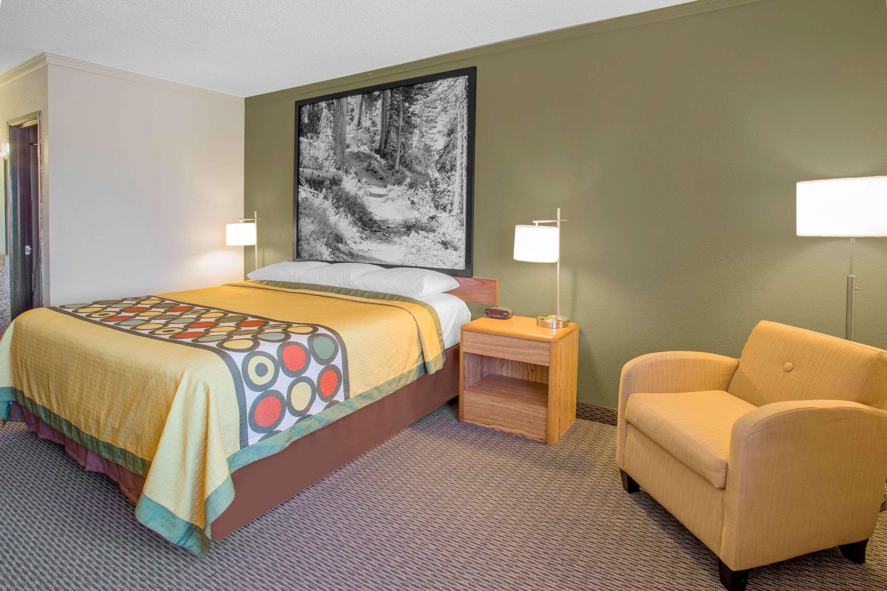 Super 8 by Wyndham Windsor/Madison North — photo 3