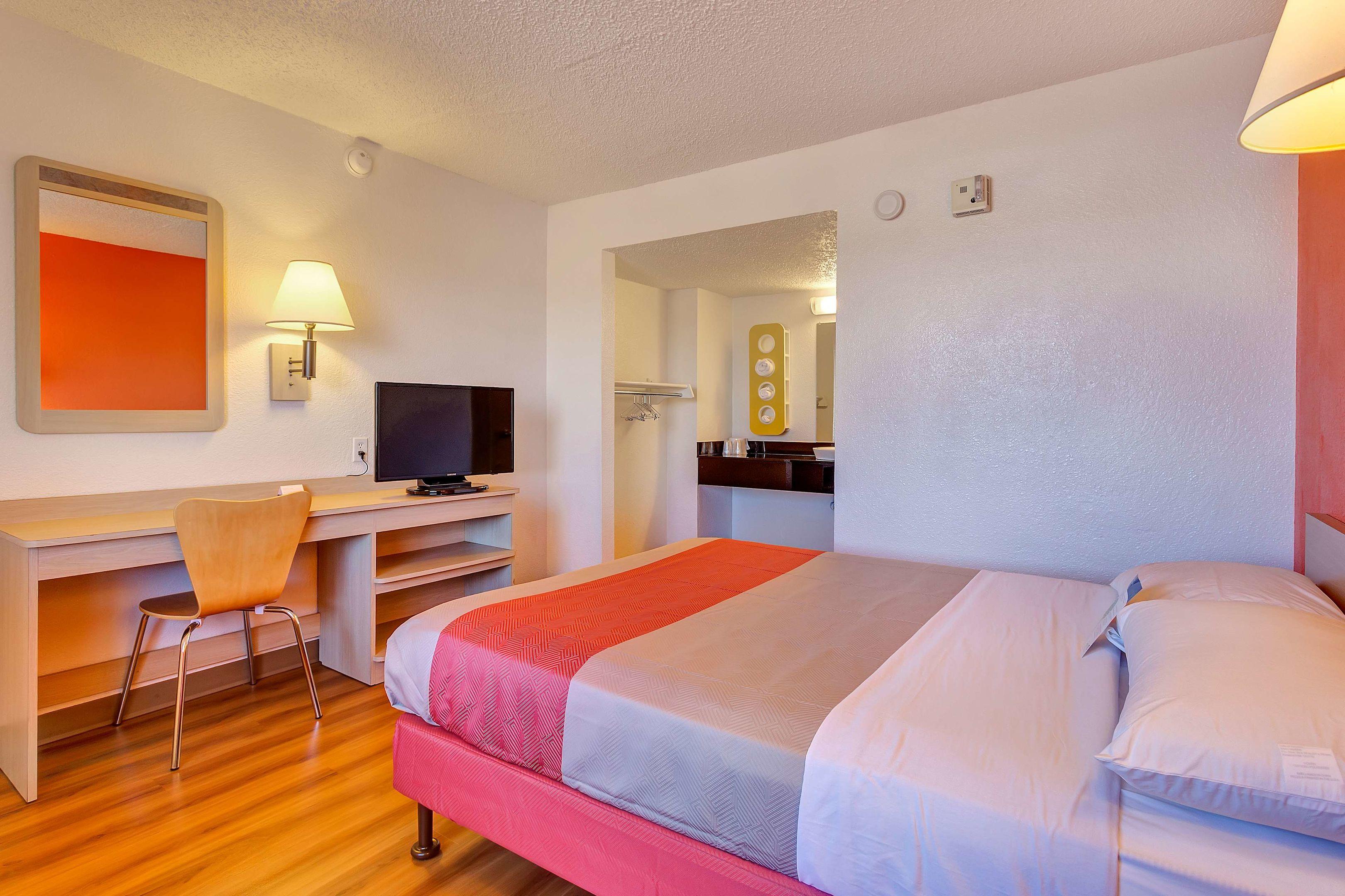 Motel 6 Vallejo Six Flags West — photo 5