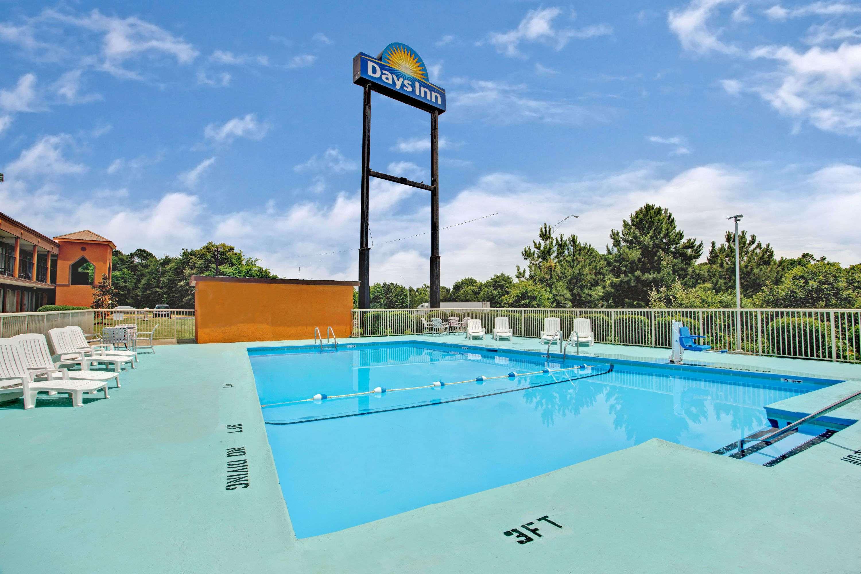 Days Inn by Wyndham Benson — photo 5