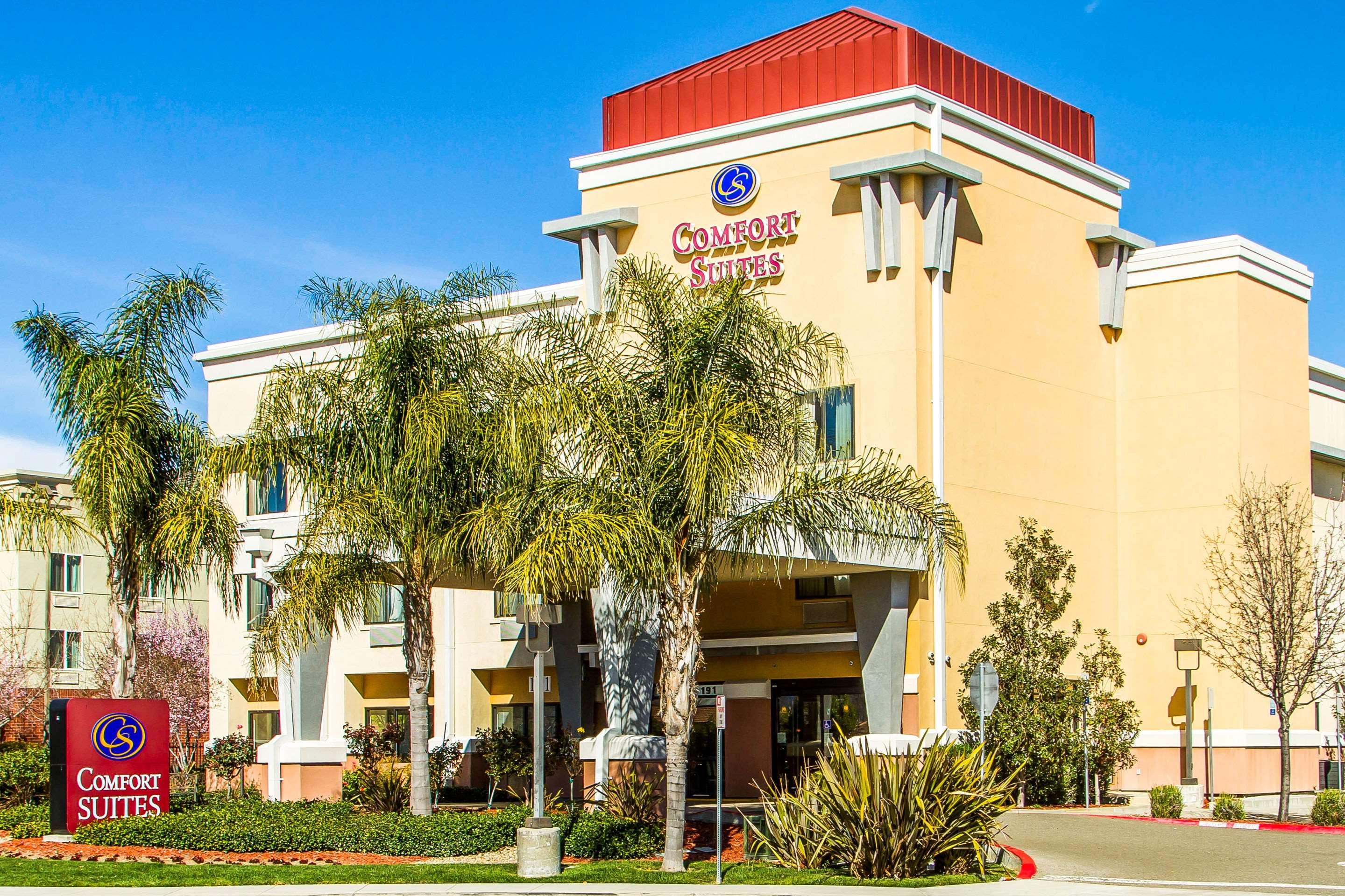 Comfort Suites Vacaville — photo 3