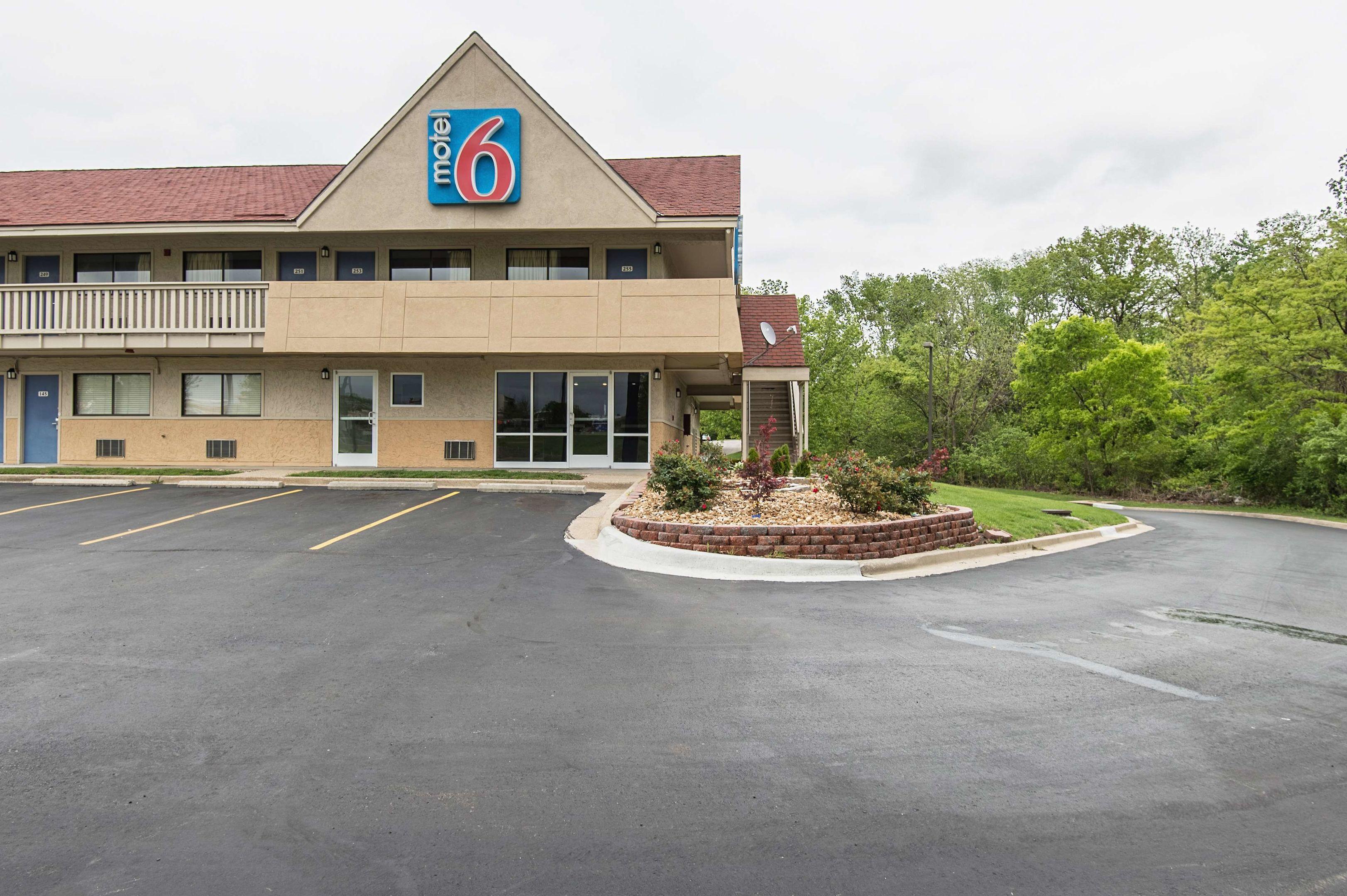 Motel 6 Overland Park KS — photo 5